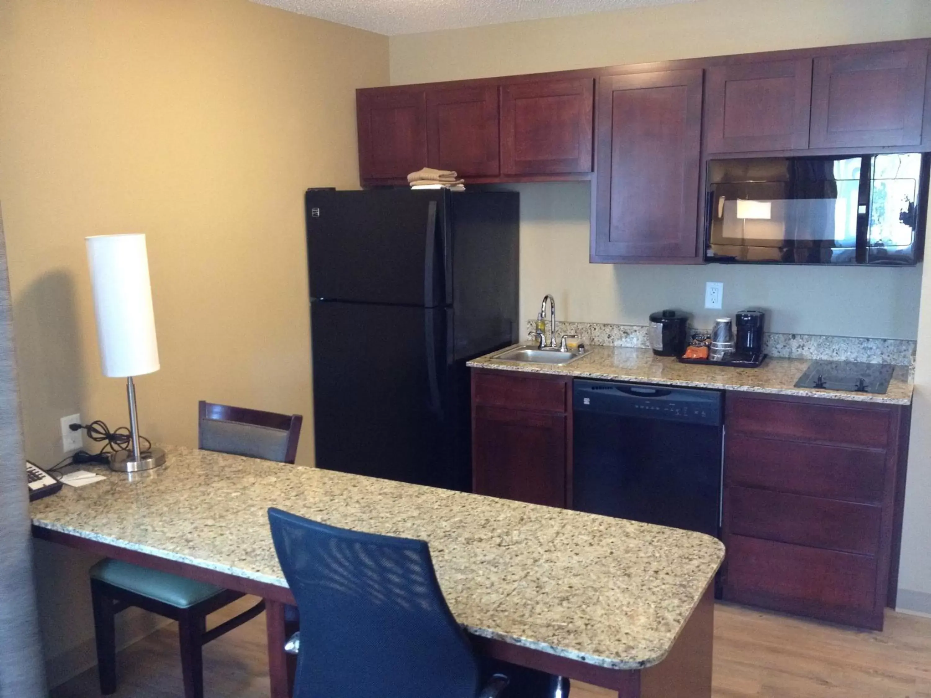 Kitchen or kitchenette, Kitchen/Kitchenette in GrandStay Hotel & Suites - Glenwood