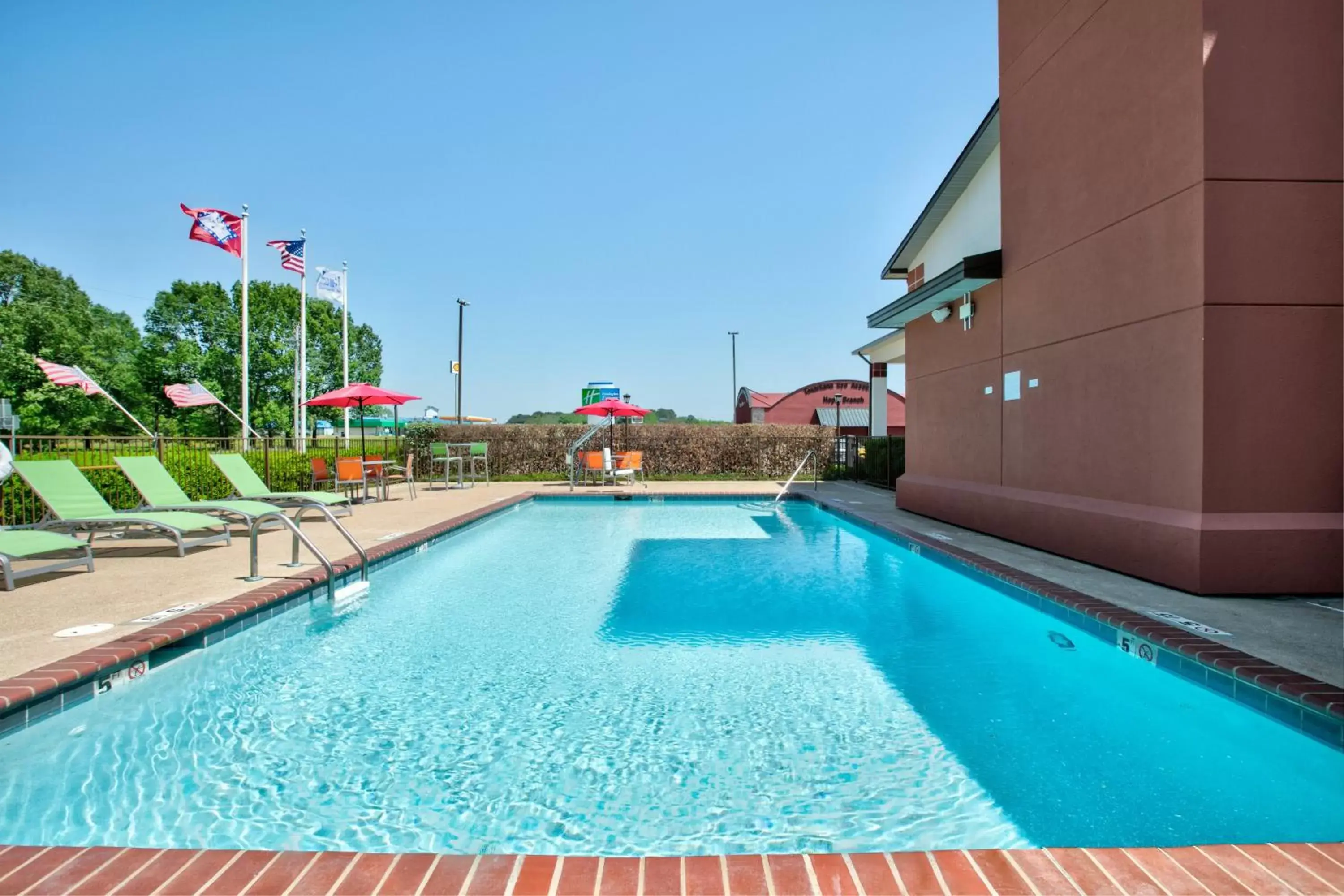 Swimming Pool in Holiday Inn Express - Hope, an IHG Hotel