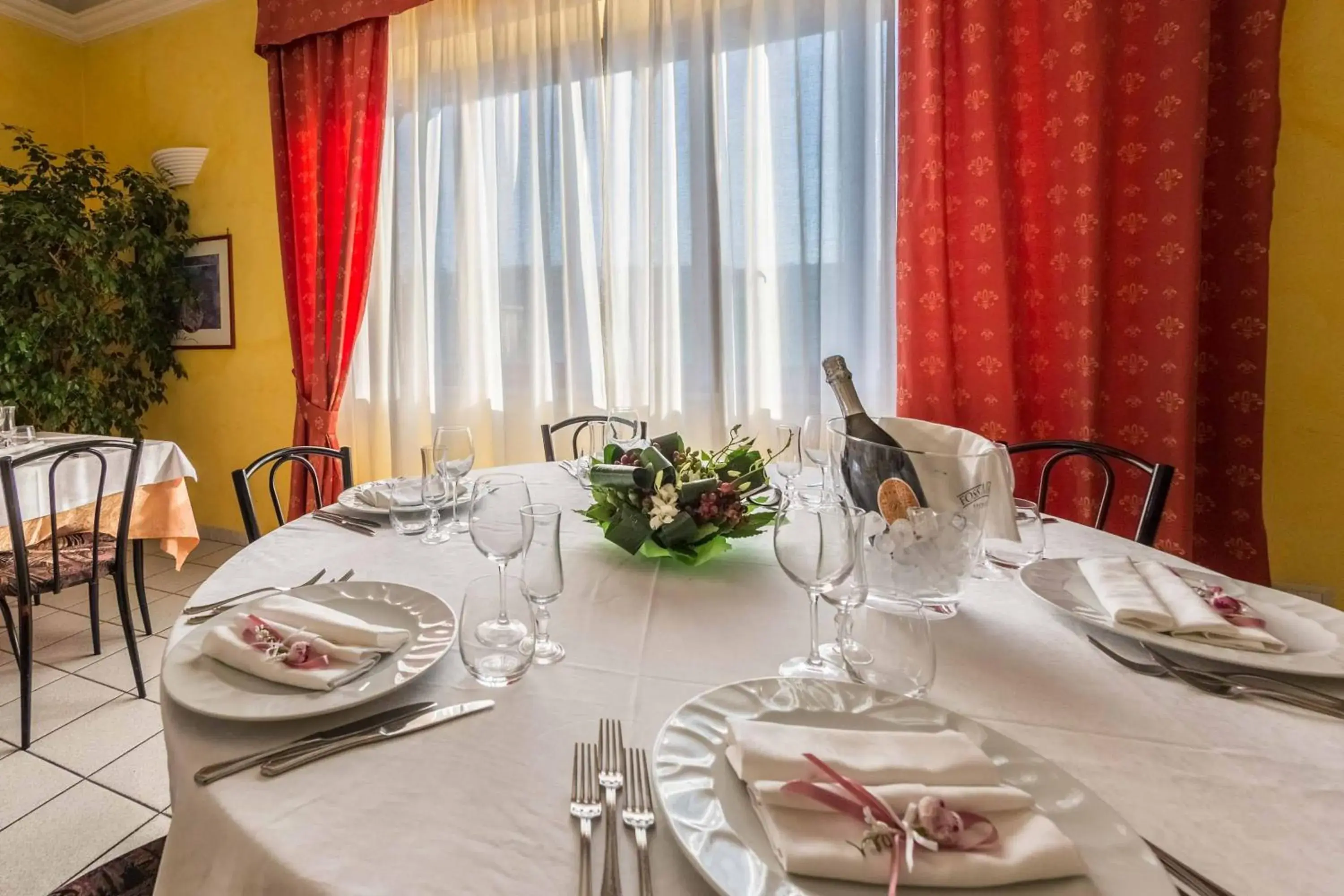 Dining area, Restaurant/Places to Eat in Hotel Aquila