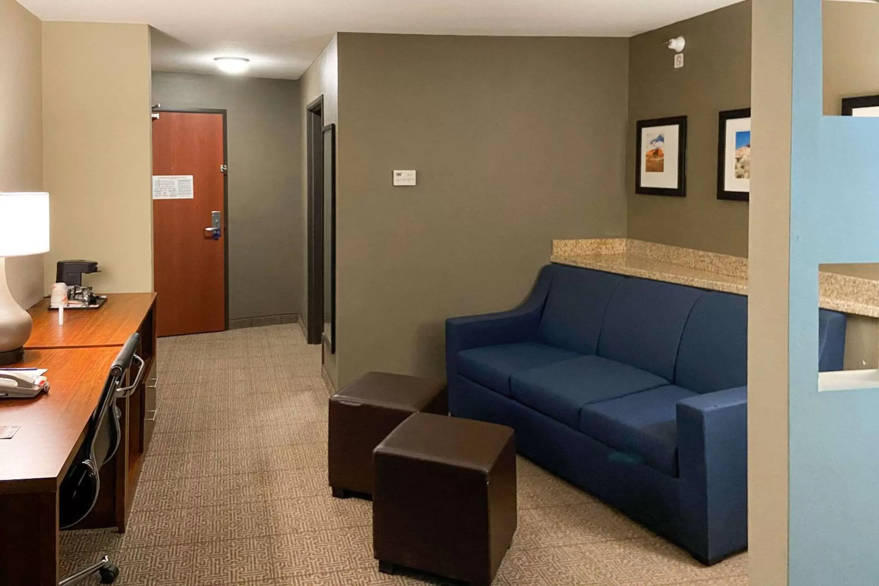 Photo of the whole room, Seating Area in Comfort Suites Gallup East Route 66 and I-40