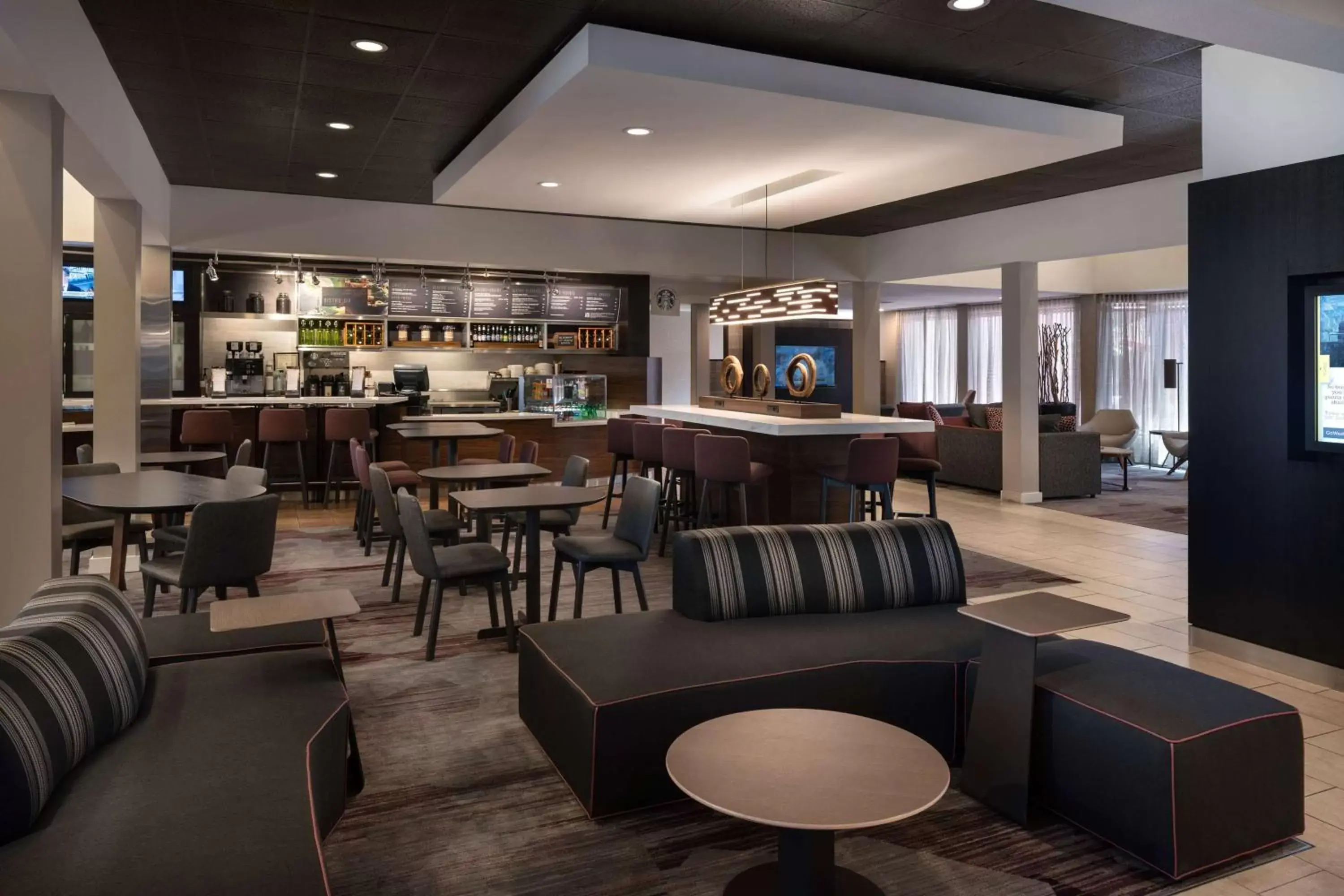 Lobby or reception, Lounge/Bar in Sonesta Select Phoenix Camelback