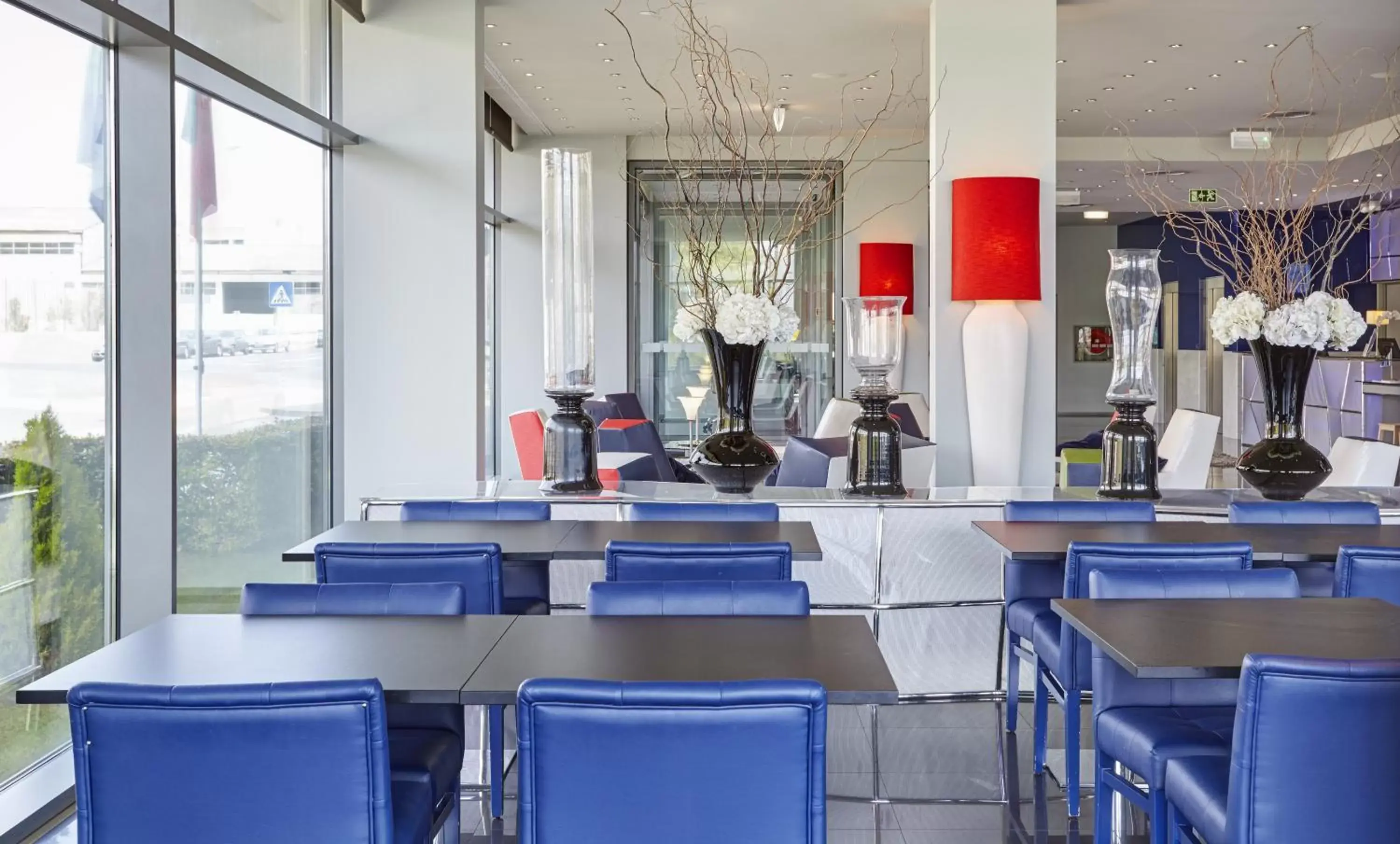 Restaurant/Places to Eat in Holiday Inn Express Lisbon Alfragide, an IHG Hotel