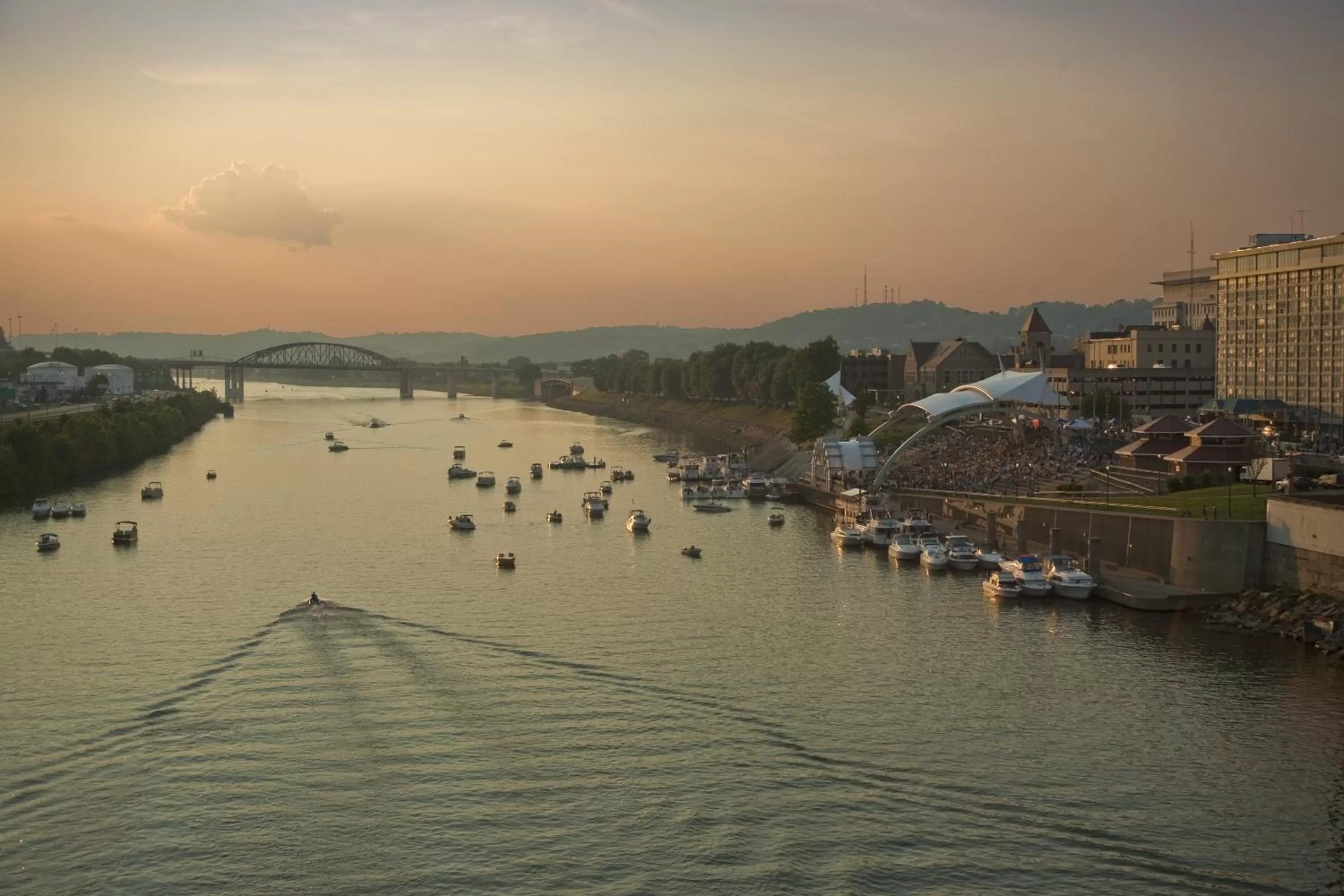 Area and facilities in Holiday Inn Express Charleston-Civic Center by IHG