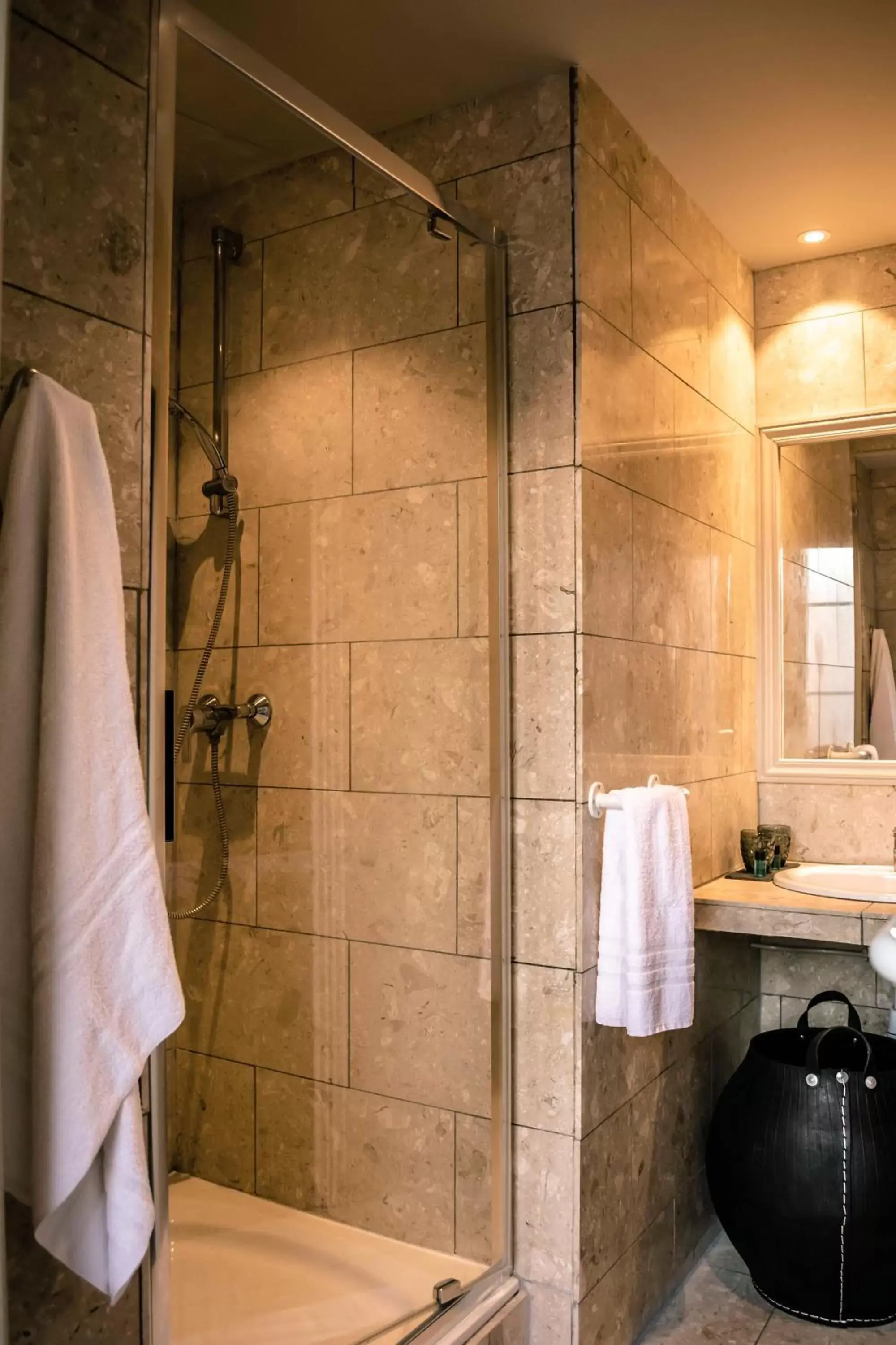 Shower, Bathroom in La villa 10 HÔTEL SPA