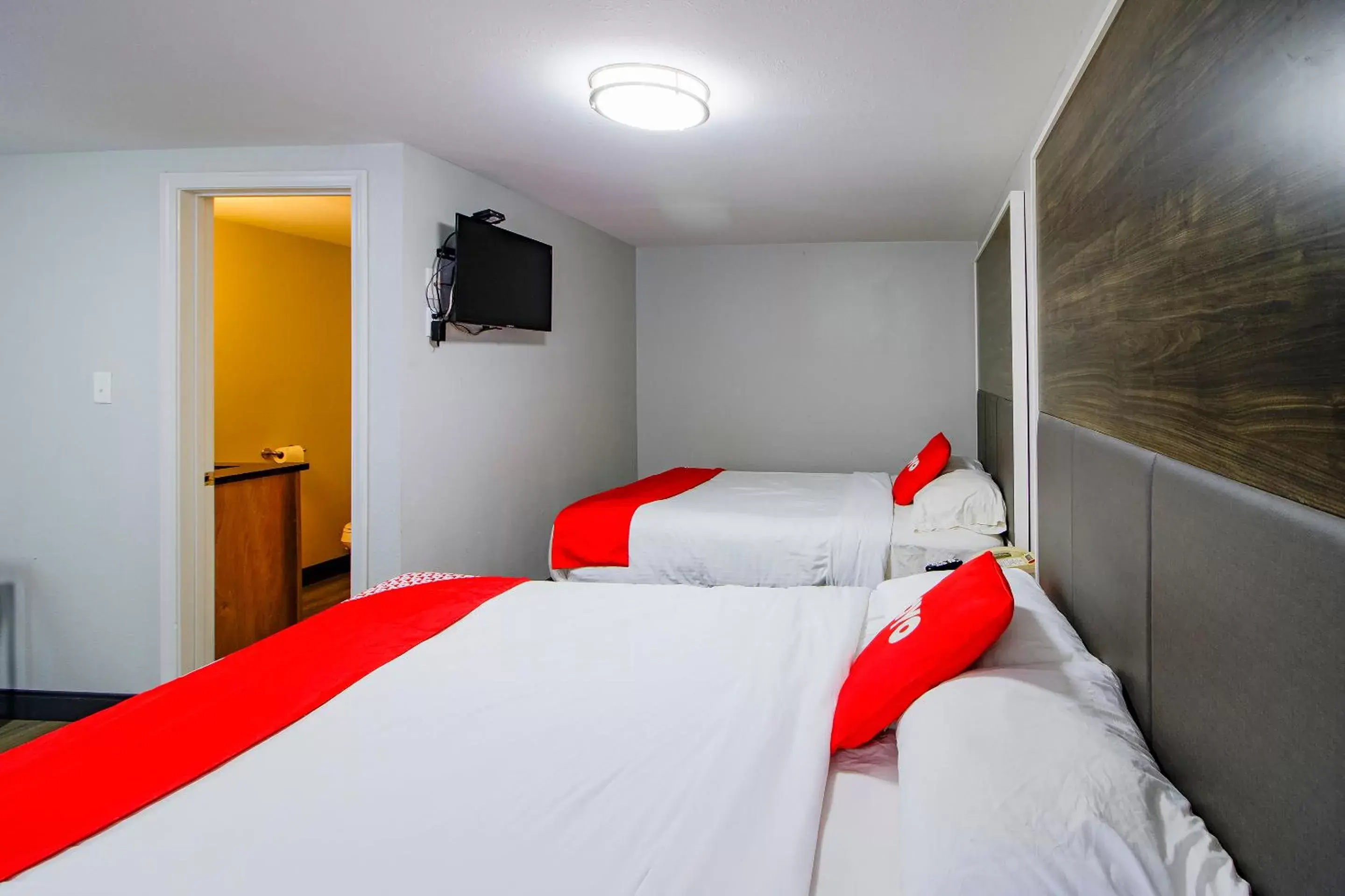 Bedroom, Bed in OYO Hotel Sulphur LA Hwy 90 West