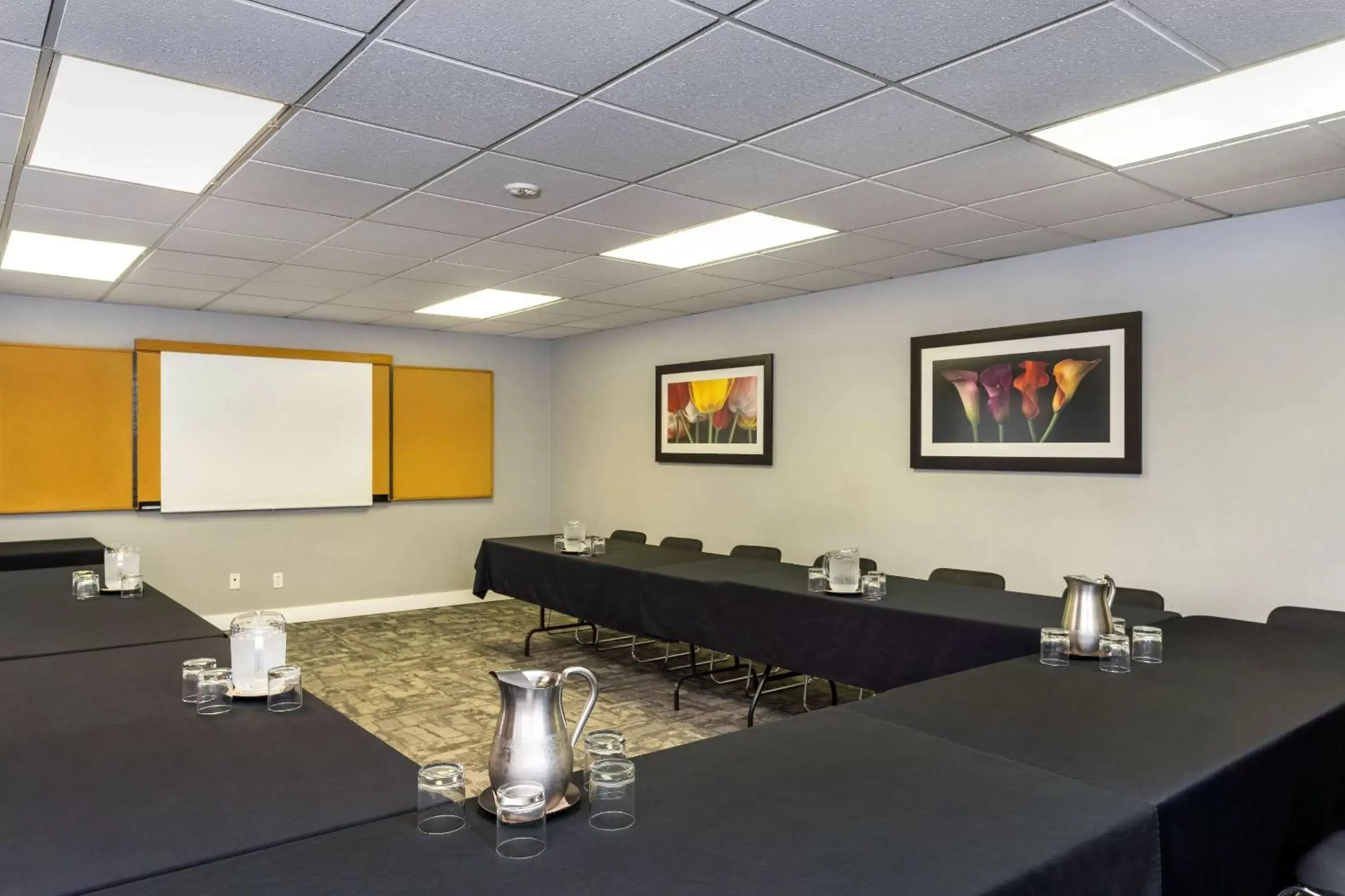 Meeting/conference room in Quality Inn Downtown Inner Harbour