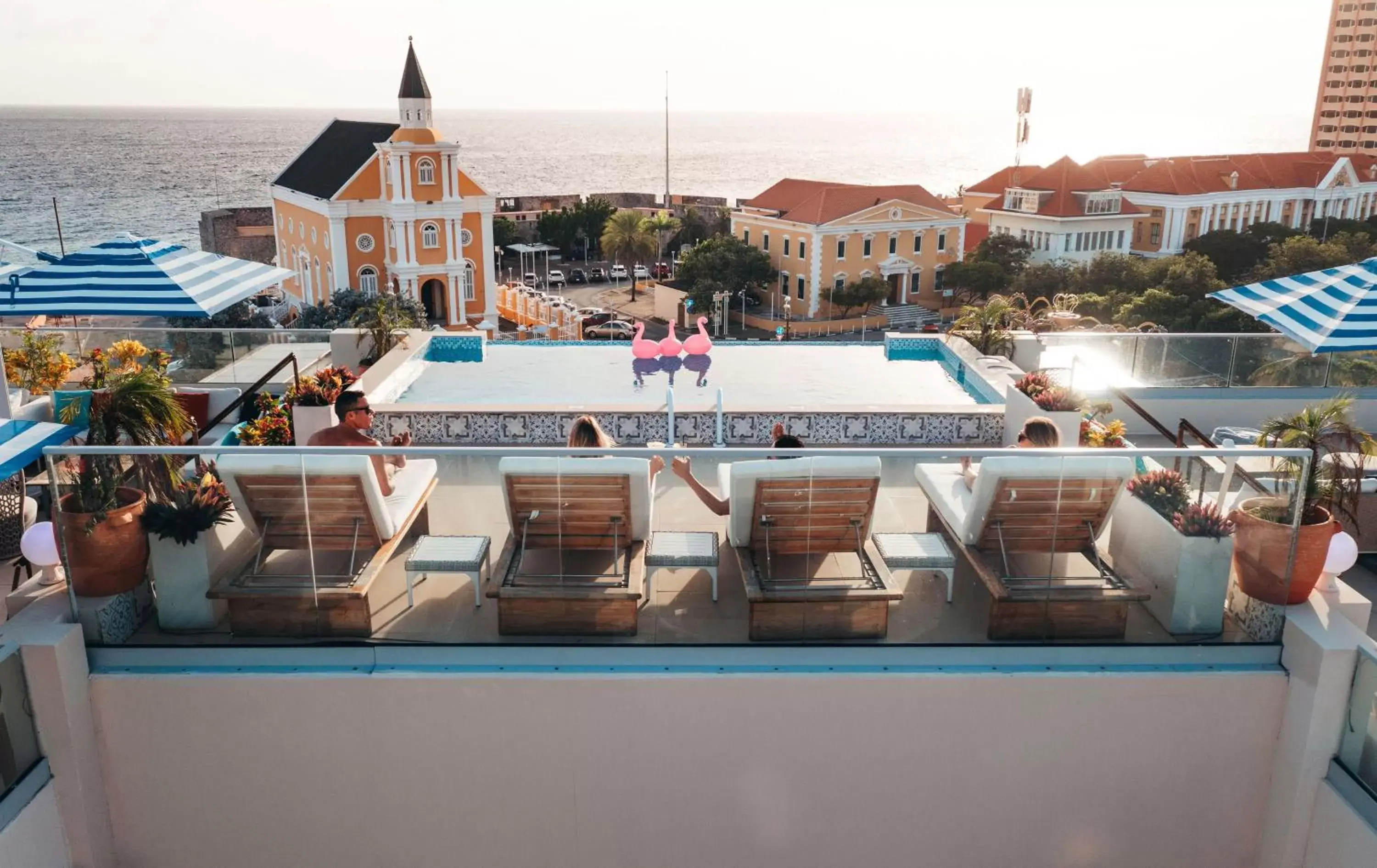 Swimming pool in Elements Hotel & Shops Curaçao Swimming pool in Elements Hotel & Shops Curaçao