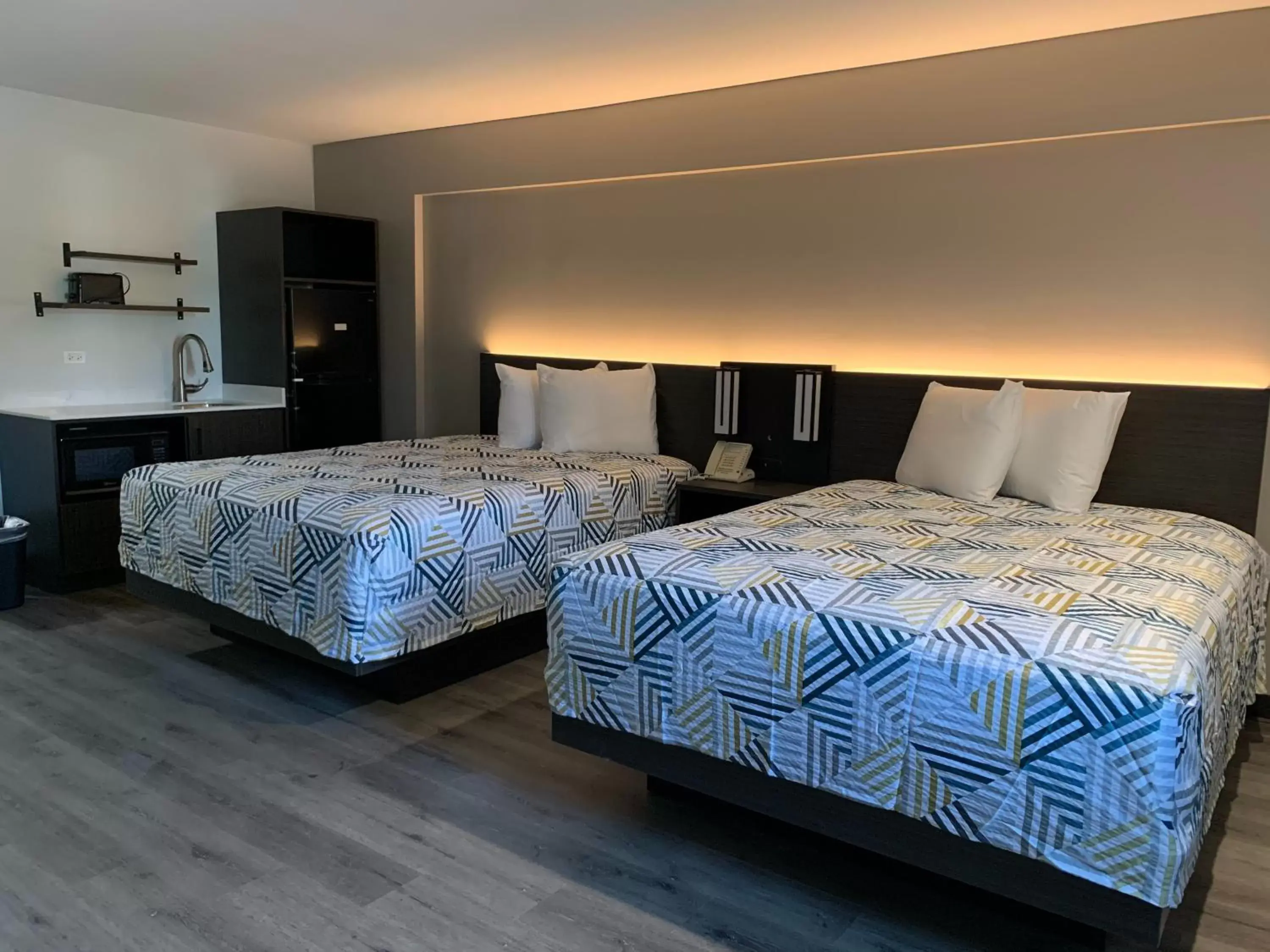 Queen Room with Two Queen Beds - Non-Smoking in Studio 6 Rockford Queen Room with Two Queen Beds - Non-Smoking in Studio 6 Rockford