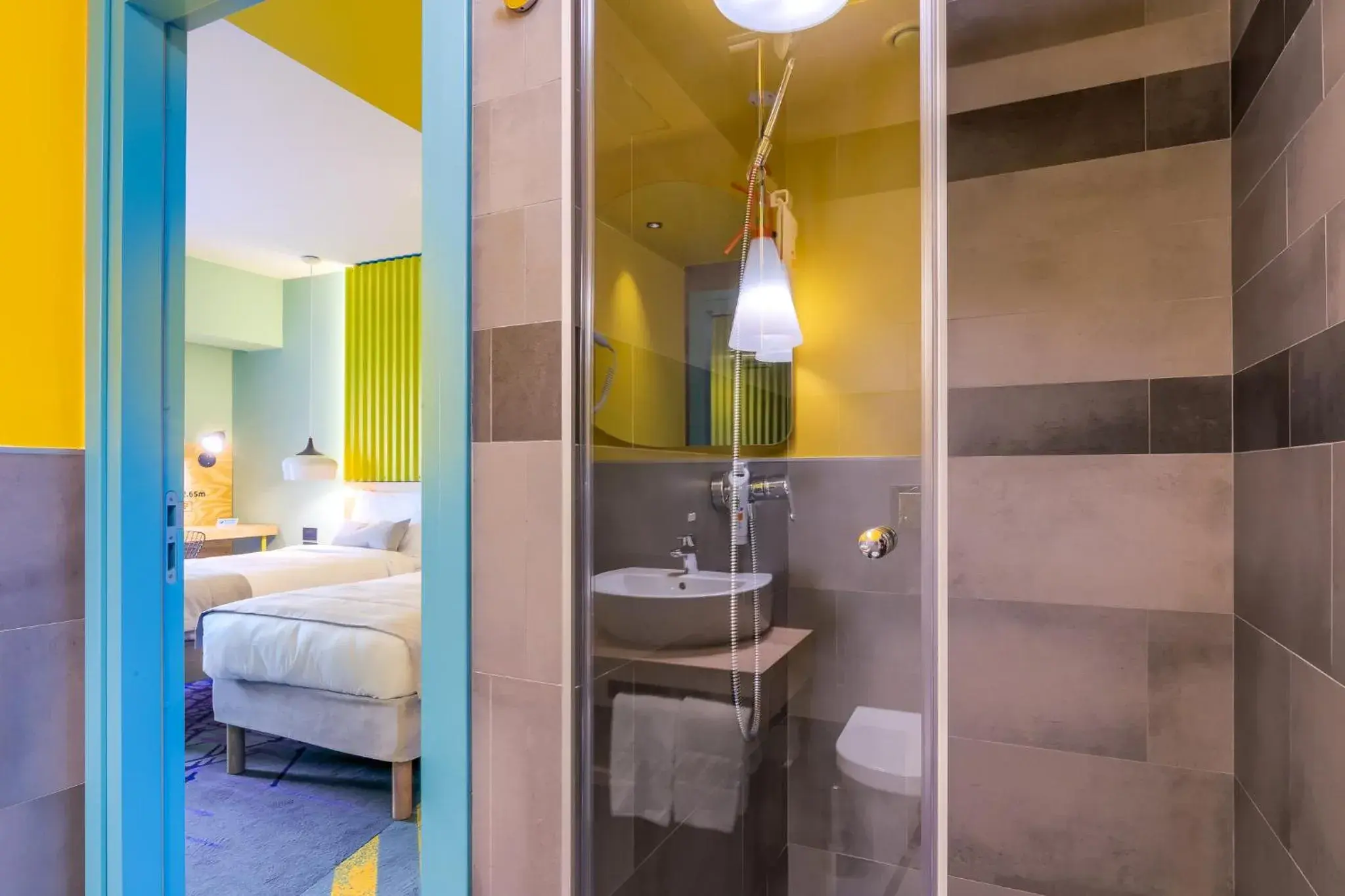 Shower, Bathroom in ibis Styles Bucharest Erbas