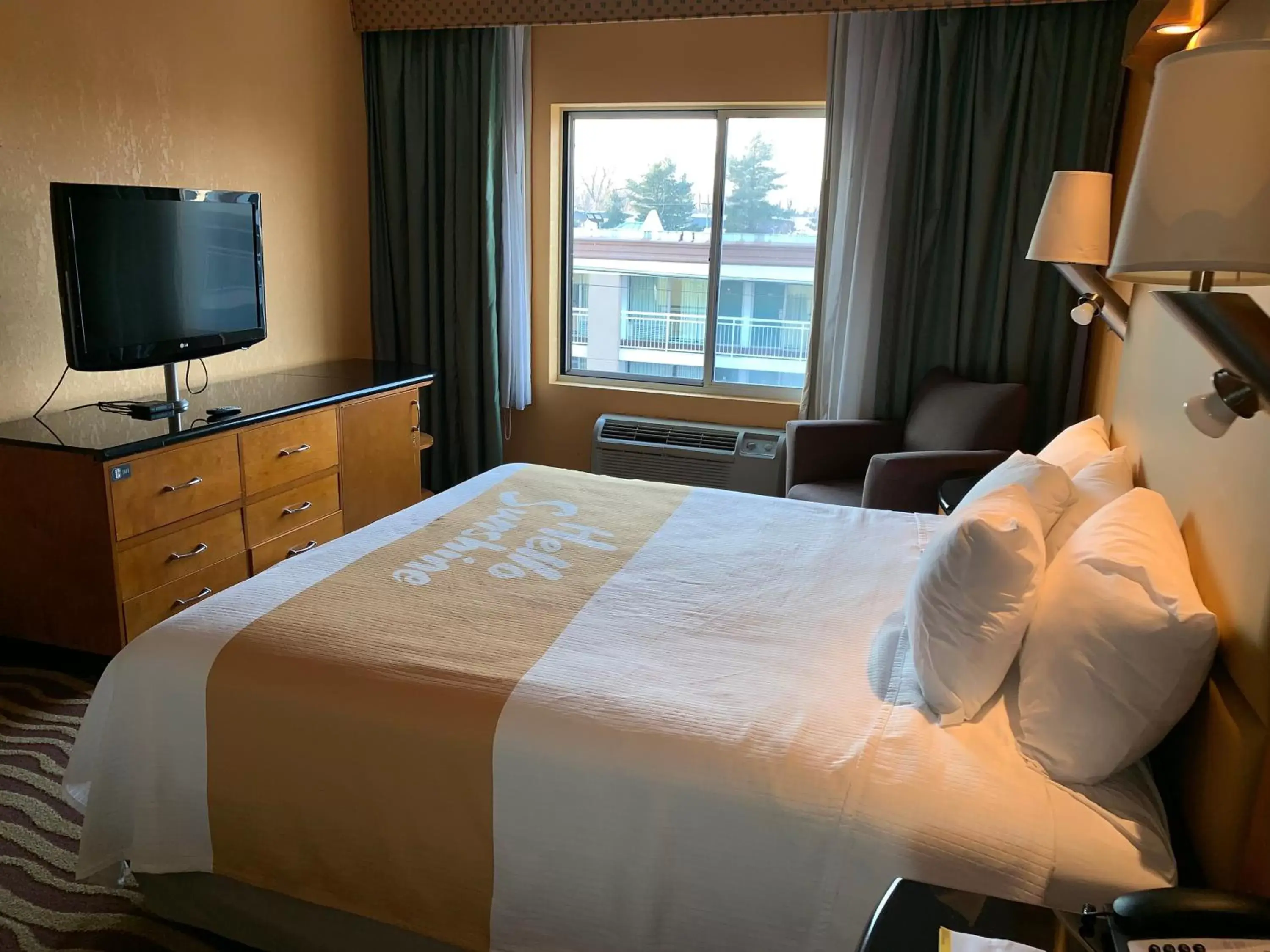 Bed in Days Inn & Suites by Wyndham Albany