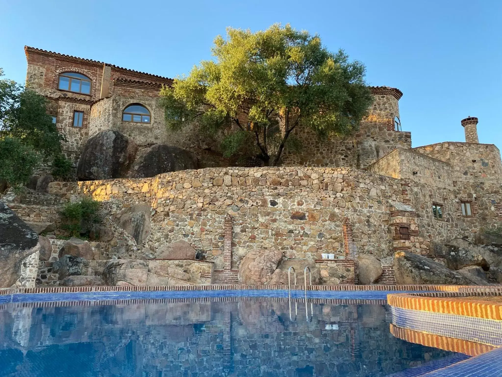 Property building, Swimming Pool in Hotel Monasterio de Rocamador