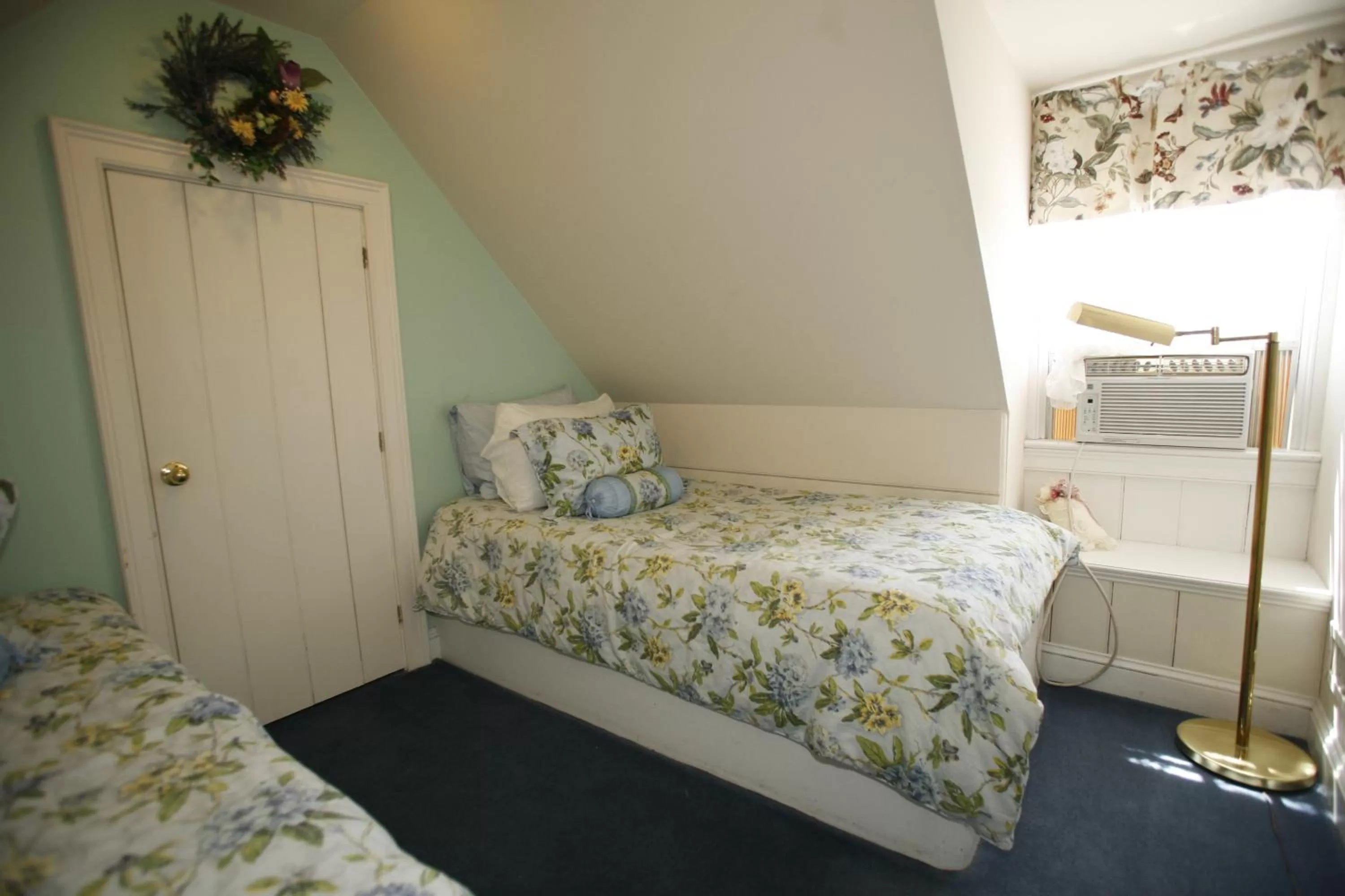 Day, Bed in Parsonage Inn Bed and Breakfast