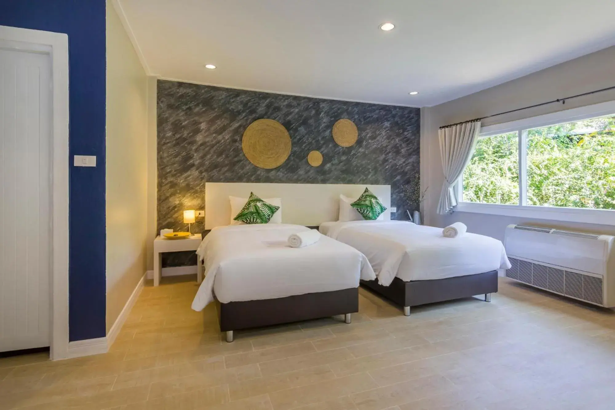 Bed in Let's Hyde Pattaya Resort & Villas - Pool Cabanas