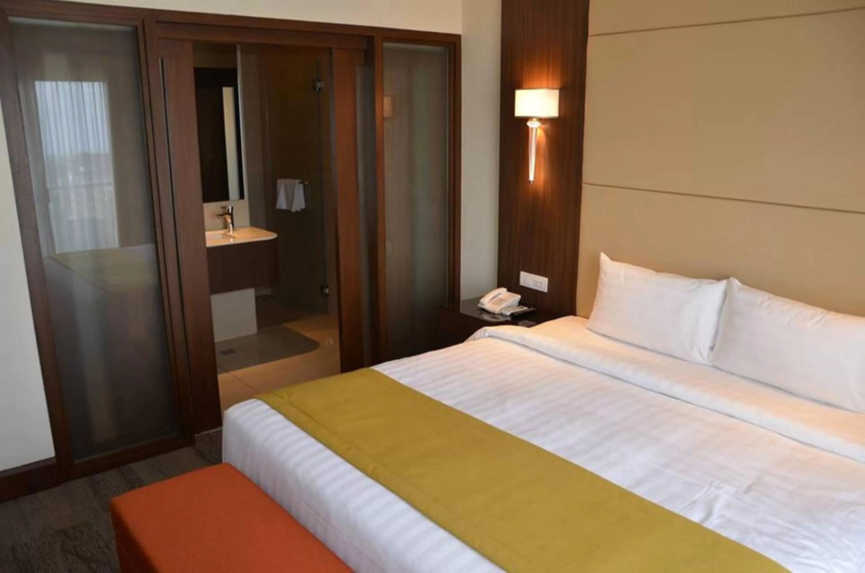 Bedroom, Bed in Hotel Monticello Tagaytay