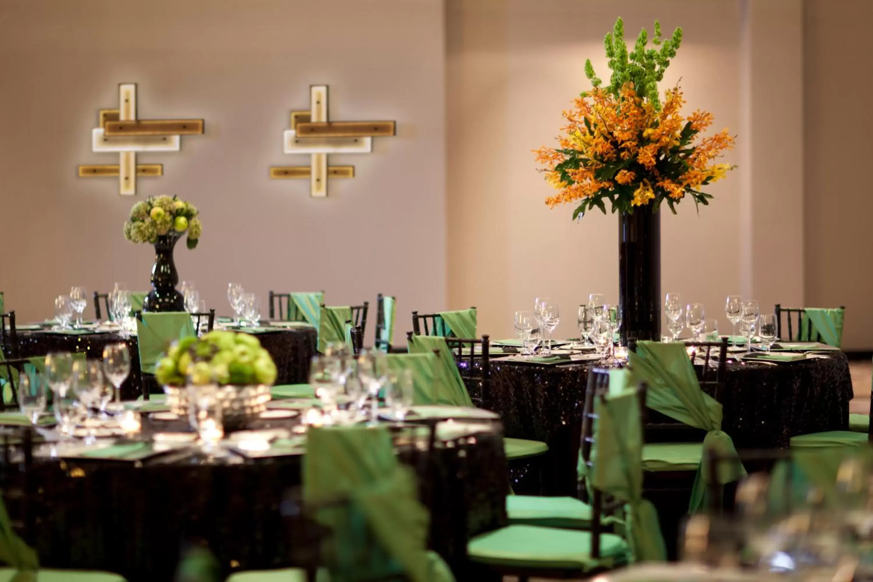 Banquet/Function facilities, Restaurant/Places to Eat in Hotel Derek Houston Galleria