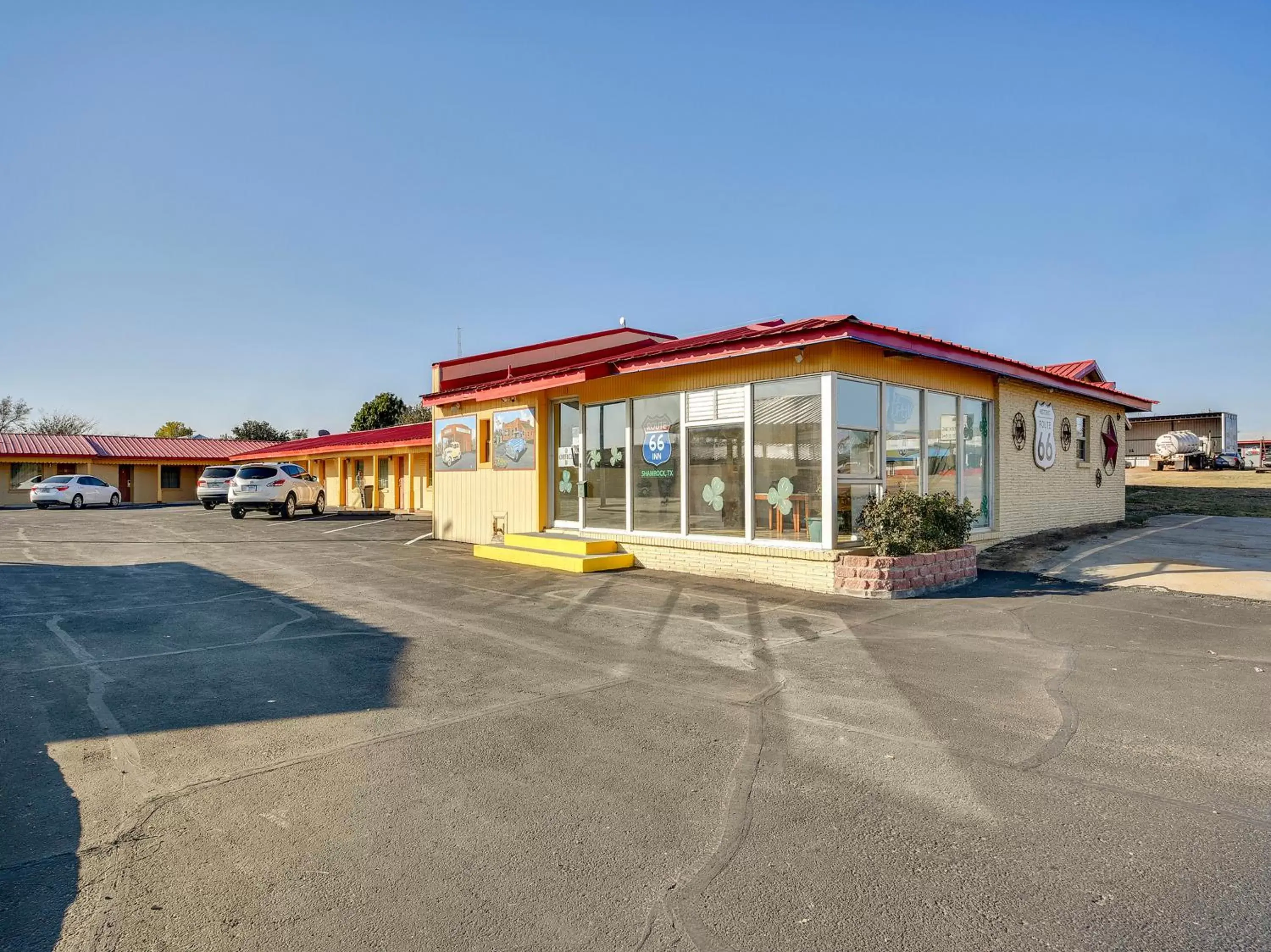 Property Building in Route 66 Inn