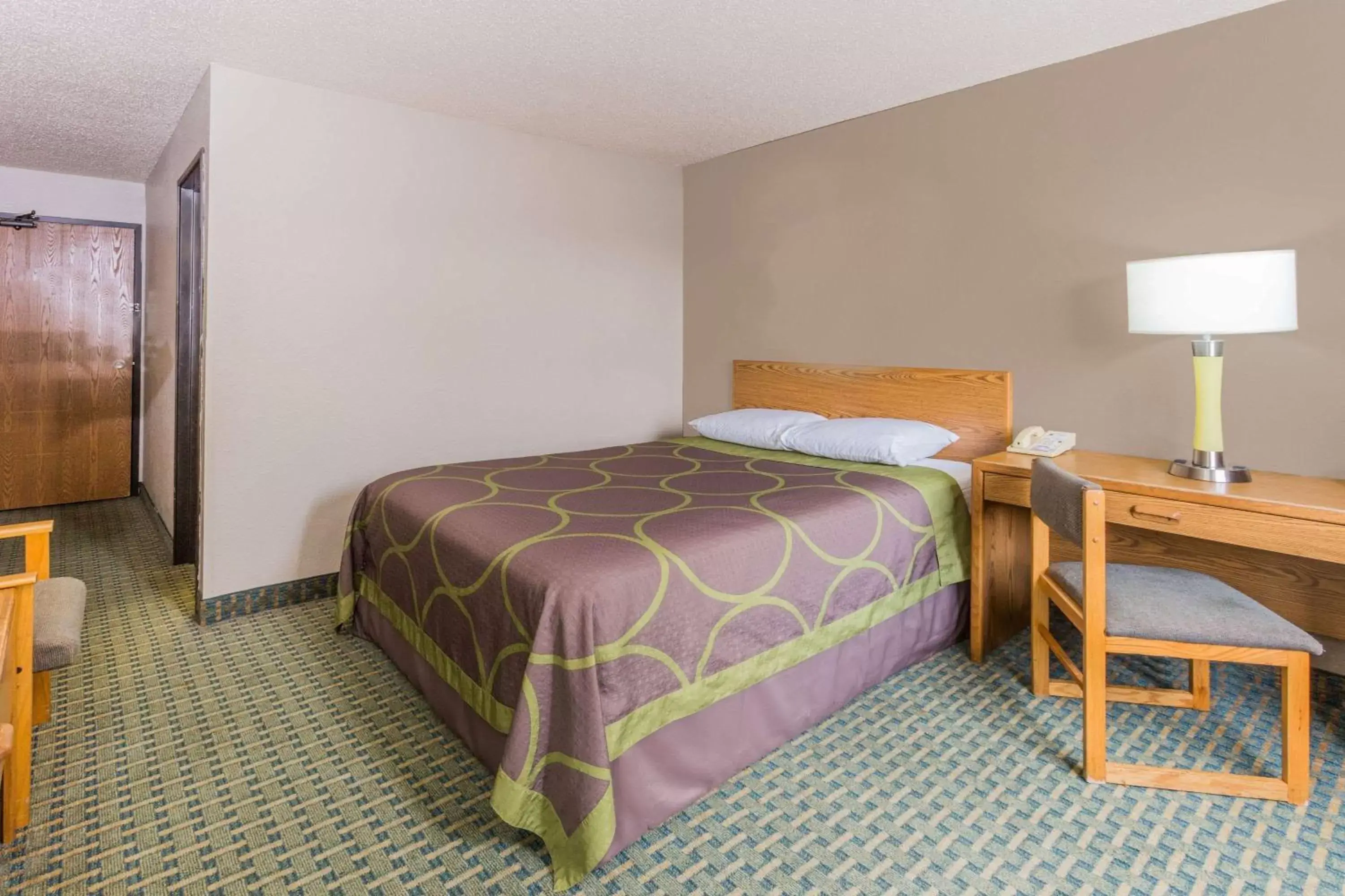 Photo of the whole room, Bed in Super 8 by Wyndham St. Charles Photo of the whole room, Bed in Super 8 by Wyndham St. Charles