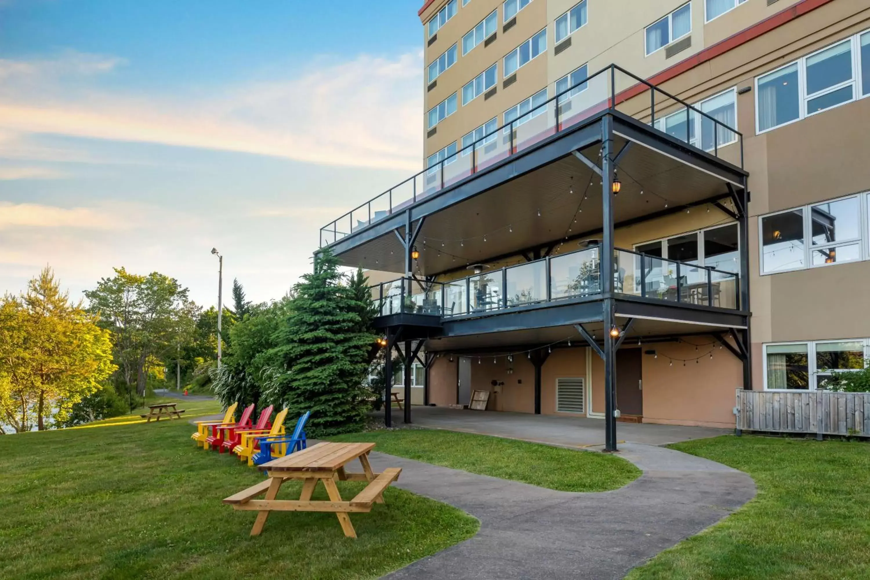 Property Building in Best Western Plus Chocolate Lake Hotel - Halifax