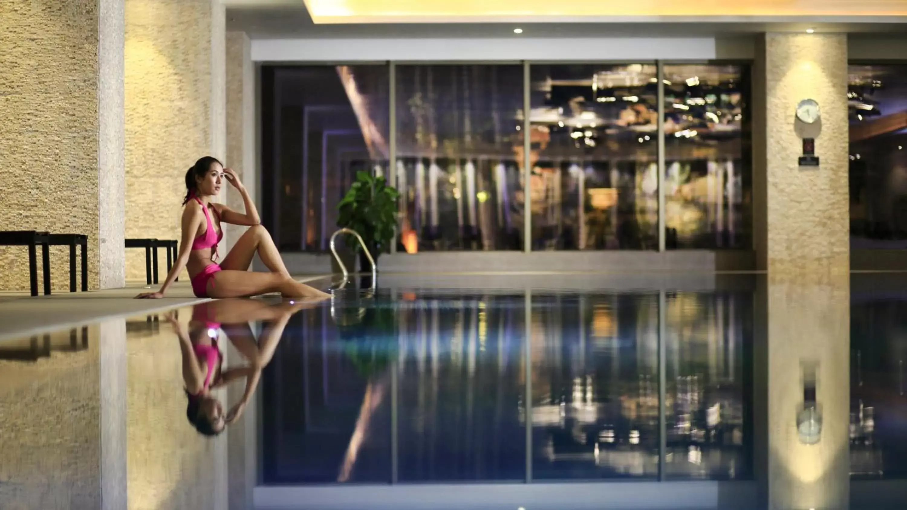 Swimming pool in InterContinental Kunming by IHG Swimming pool in InterContinental Kunming by IHG