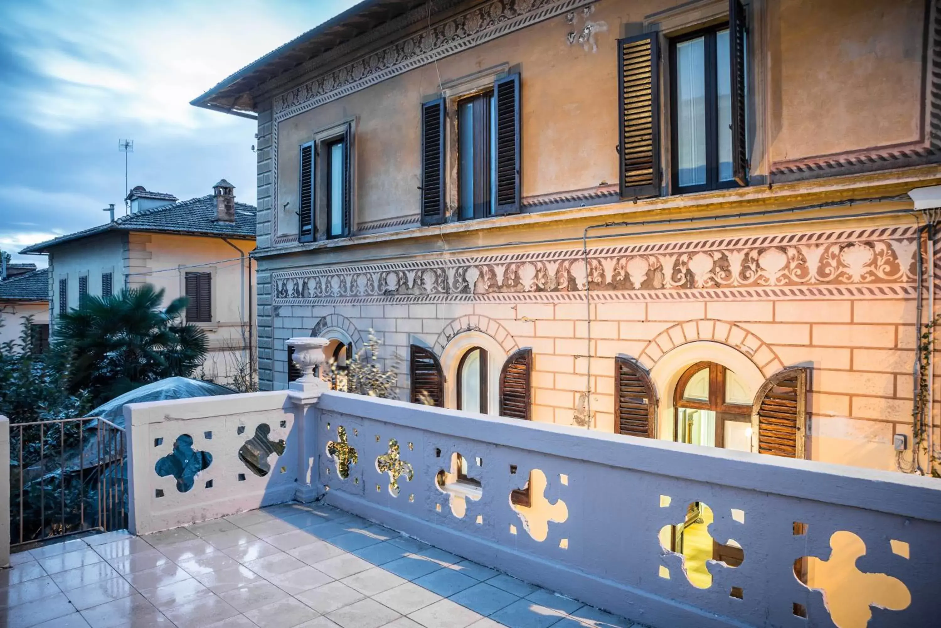 Facade/entrance, Balcony/Terrace in La Chicca B&B Siena