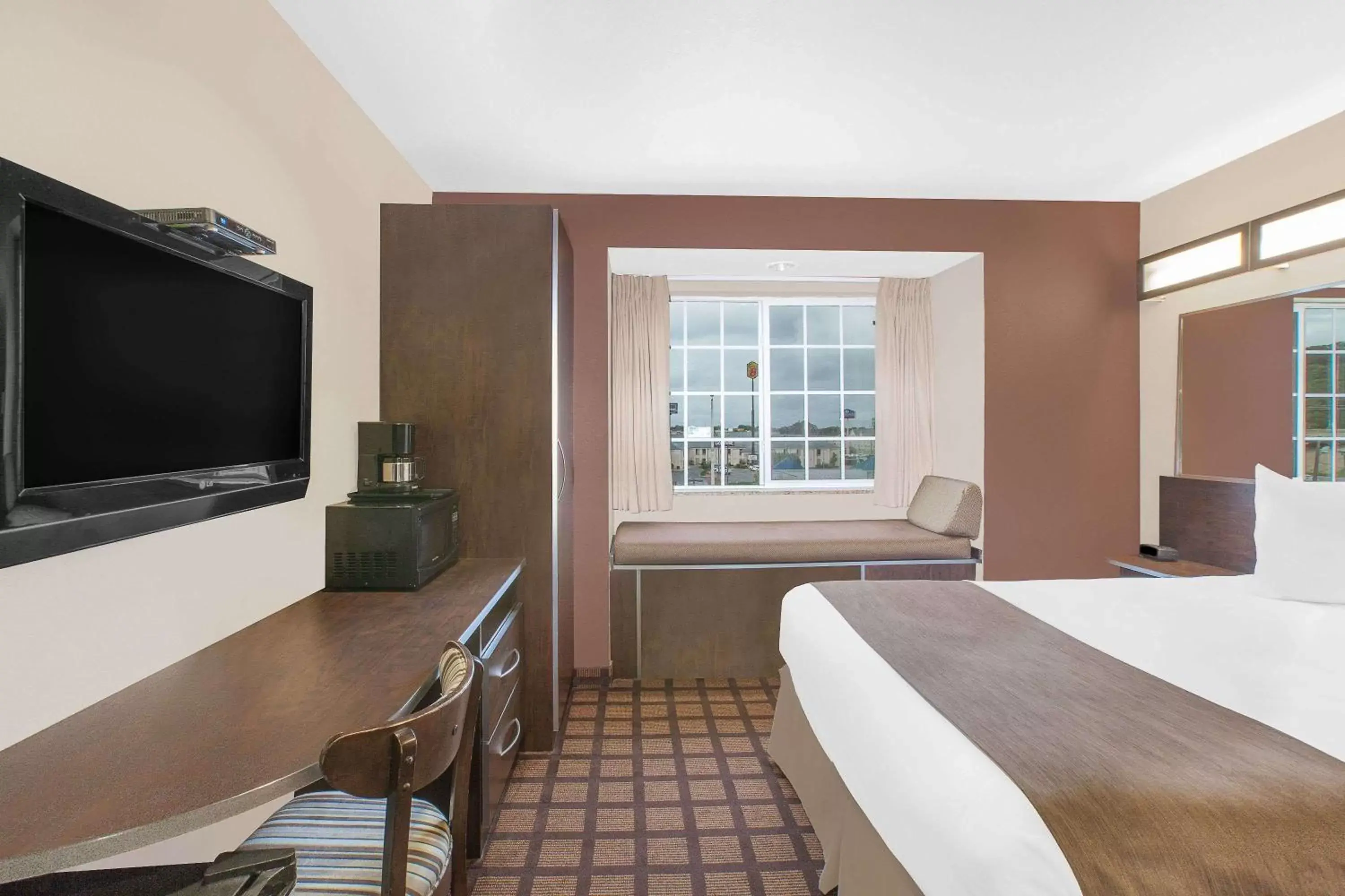 Photo of the whole room, TV/Entertainment Center in Microtel Inn & Suites By Wyndham Conway