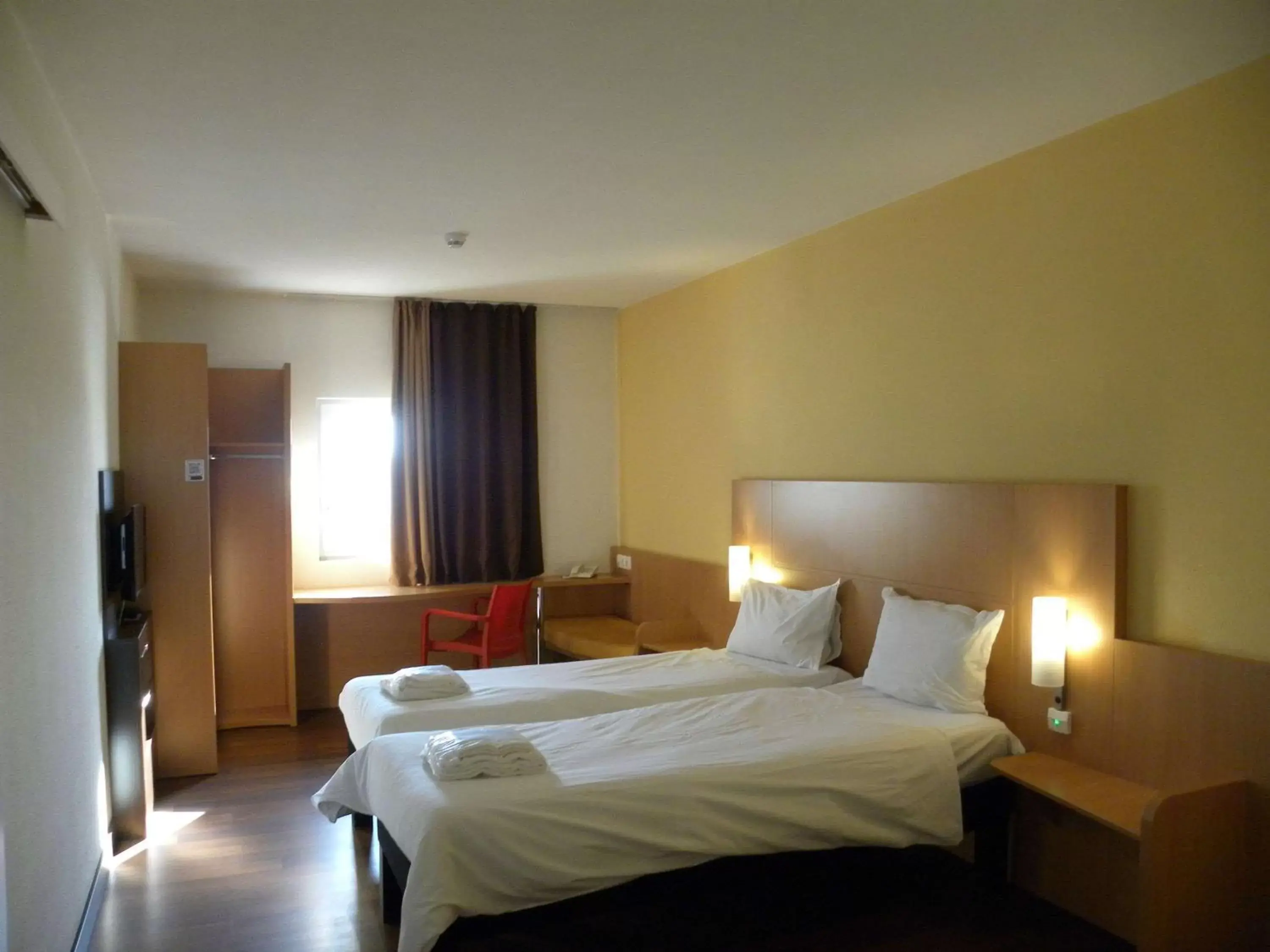 Photo of the whole room, Bed in Ibis Sofia Airport Hotel