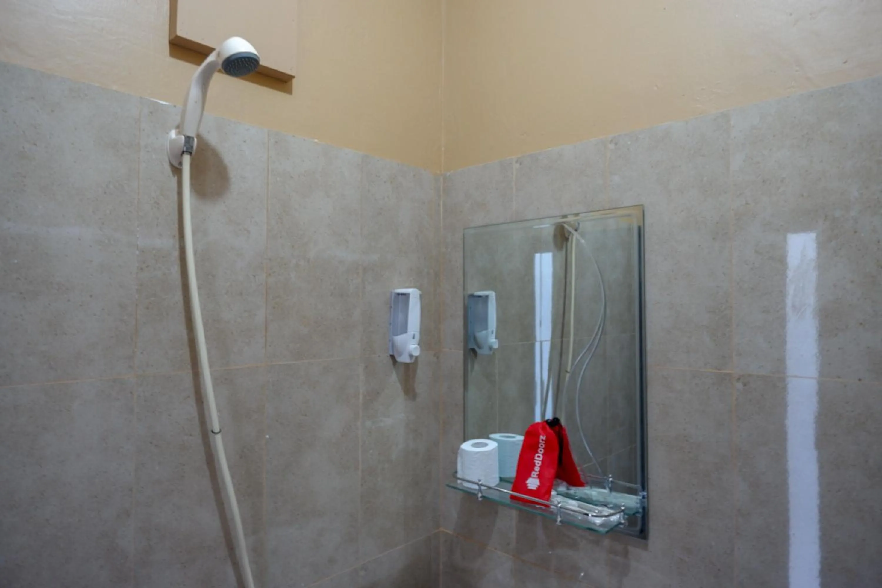 Bathroom in RedDoorz Plus Syariah @ Hotel Boulevard Luwuk