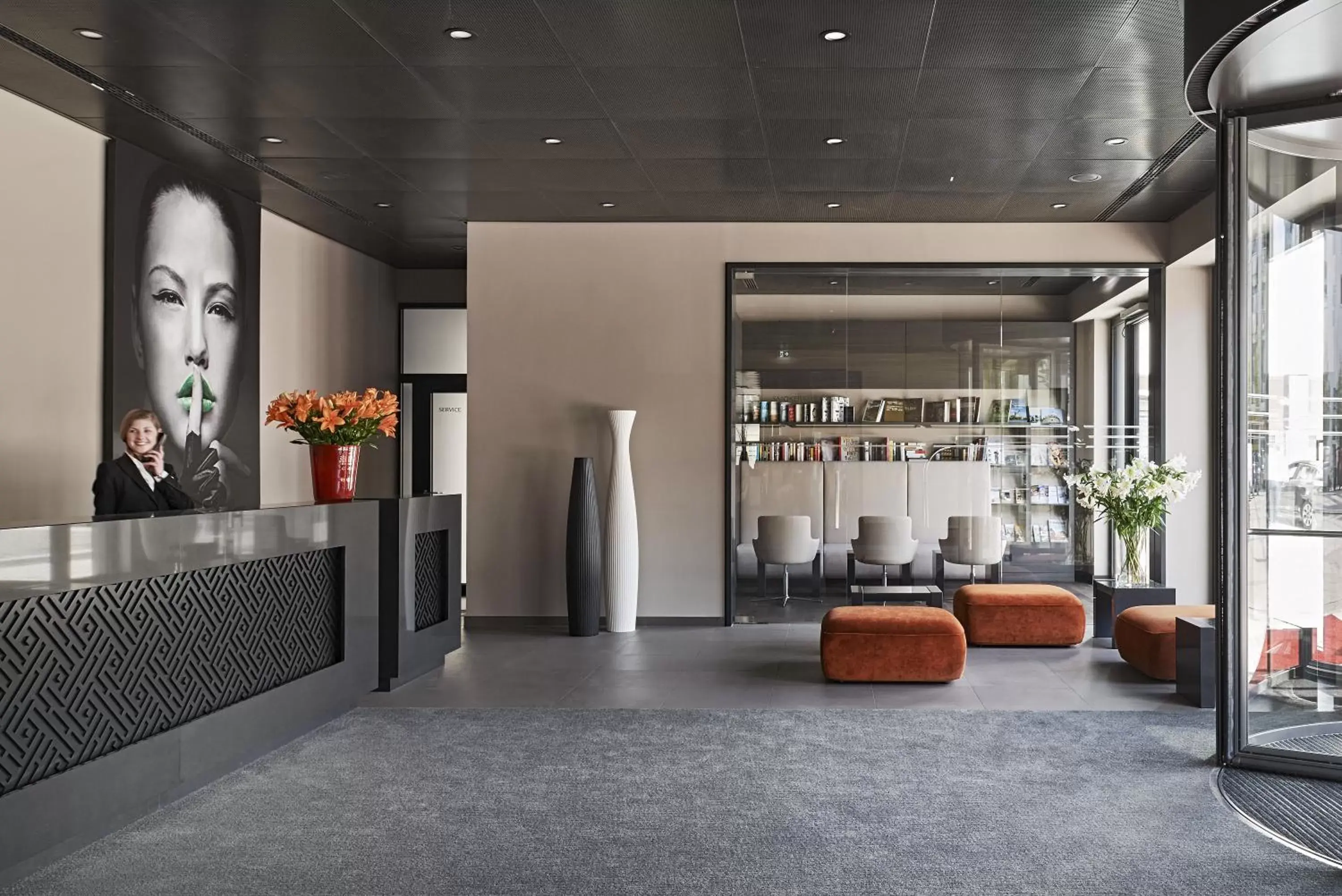 Library, Lobby/Reception in LÉGÈRE HOTEL Bielefeld