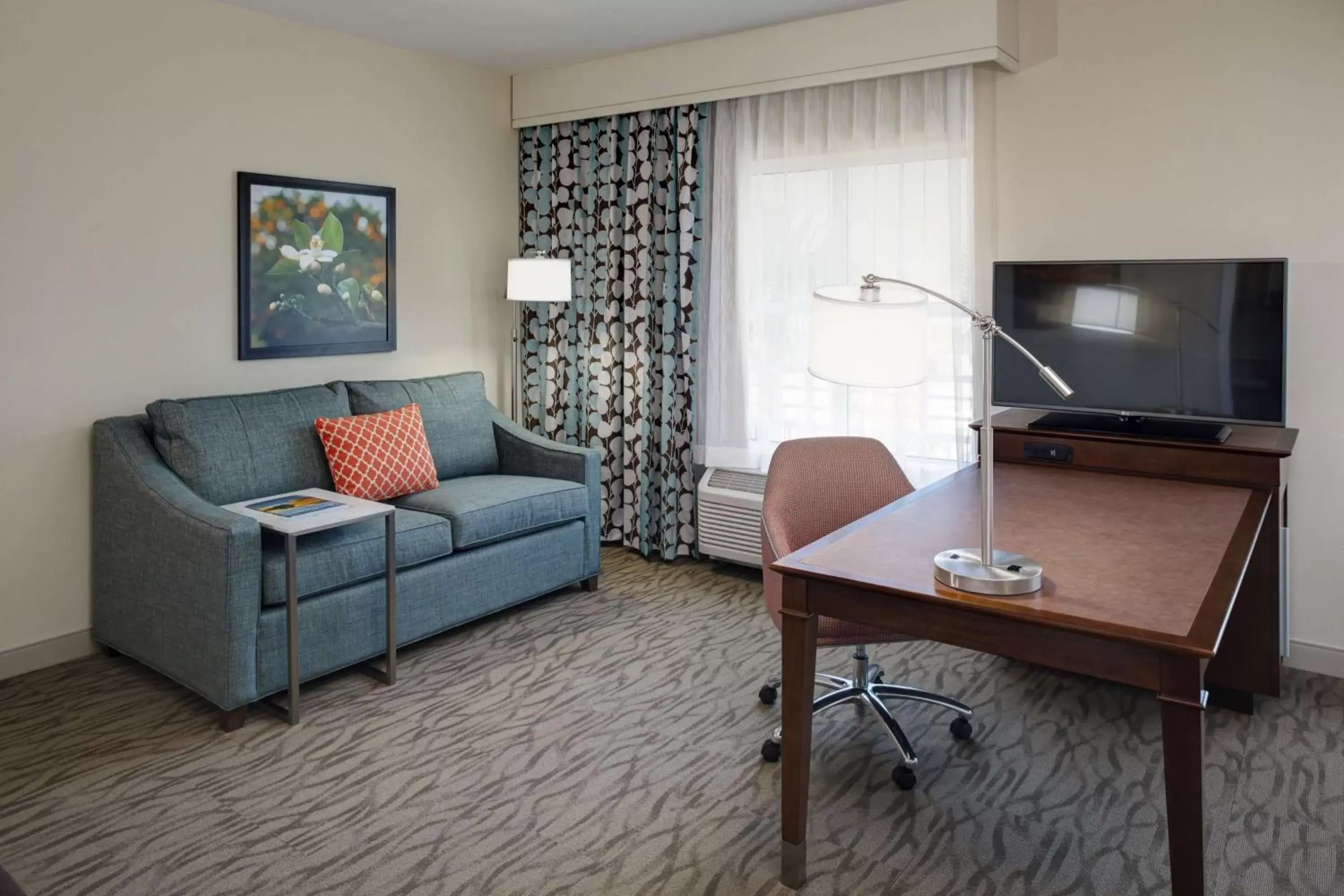 Bedroom, Seating Area in Hampton Inn and Suites by Hilton Vero Beach-Downtown