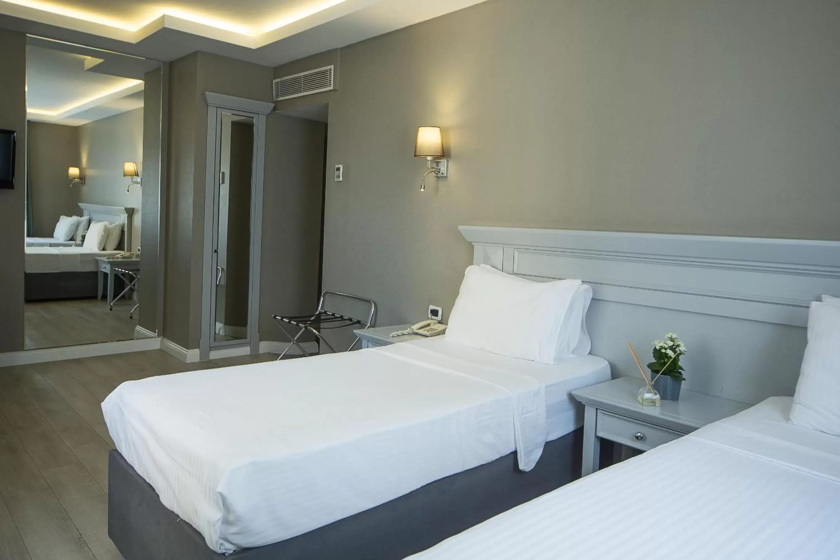 Bedroom, Bed in Semsan Hotel