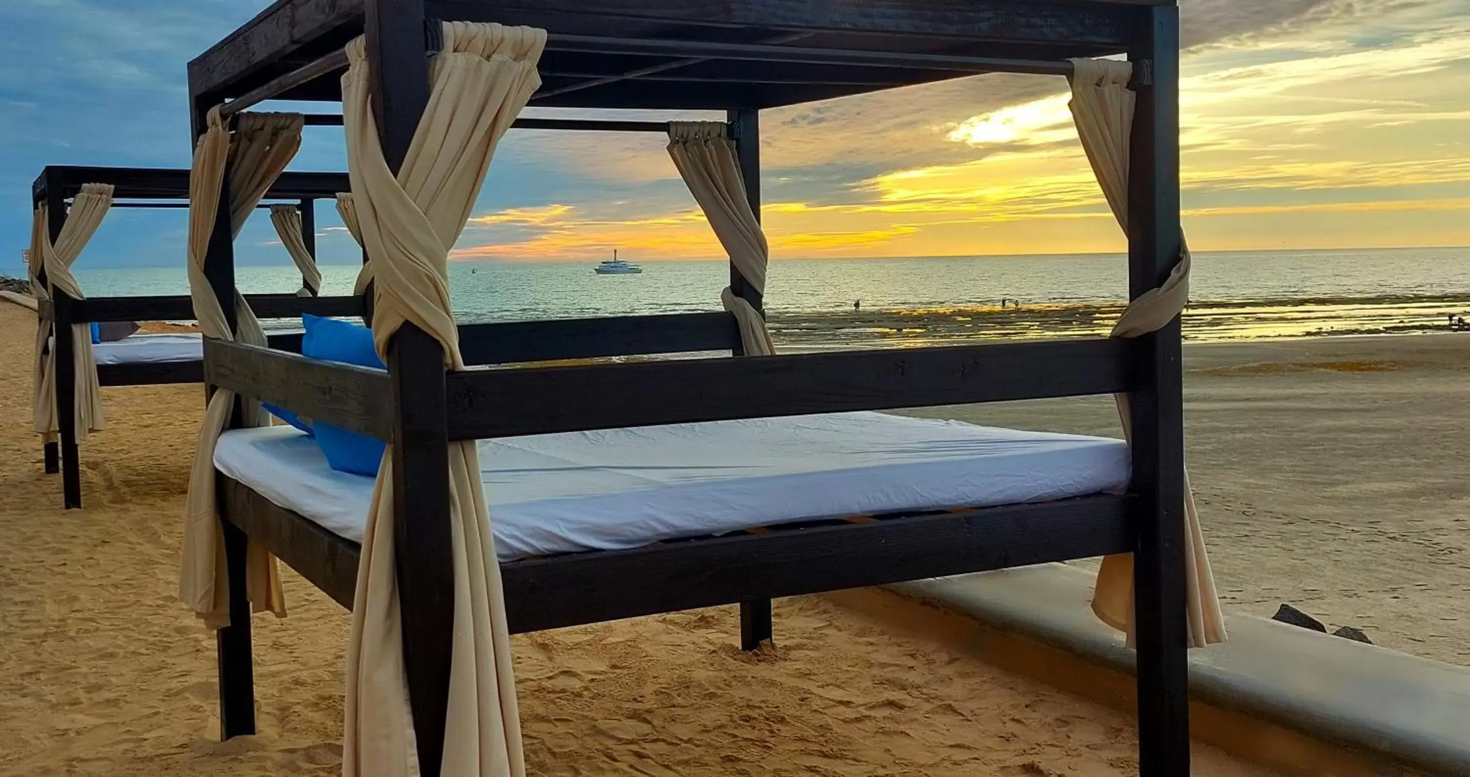 Bed, Beach in Peñasco del Sol Hotel