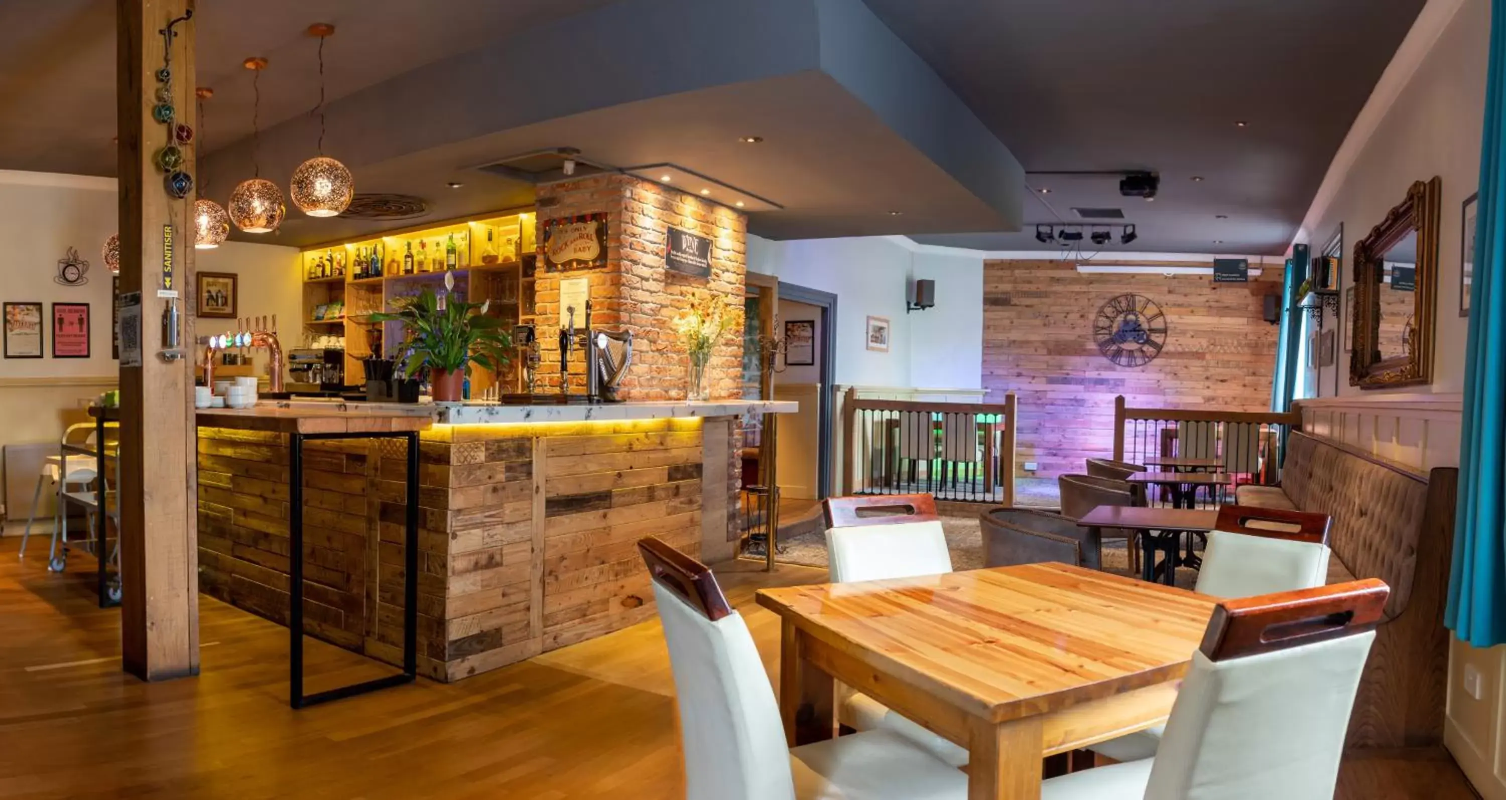 Lounge or bar, Lounge/Bar in The Walnut Tree Inn