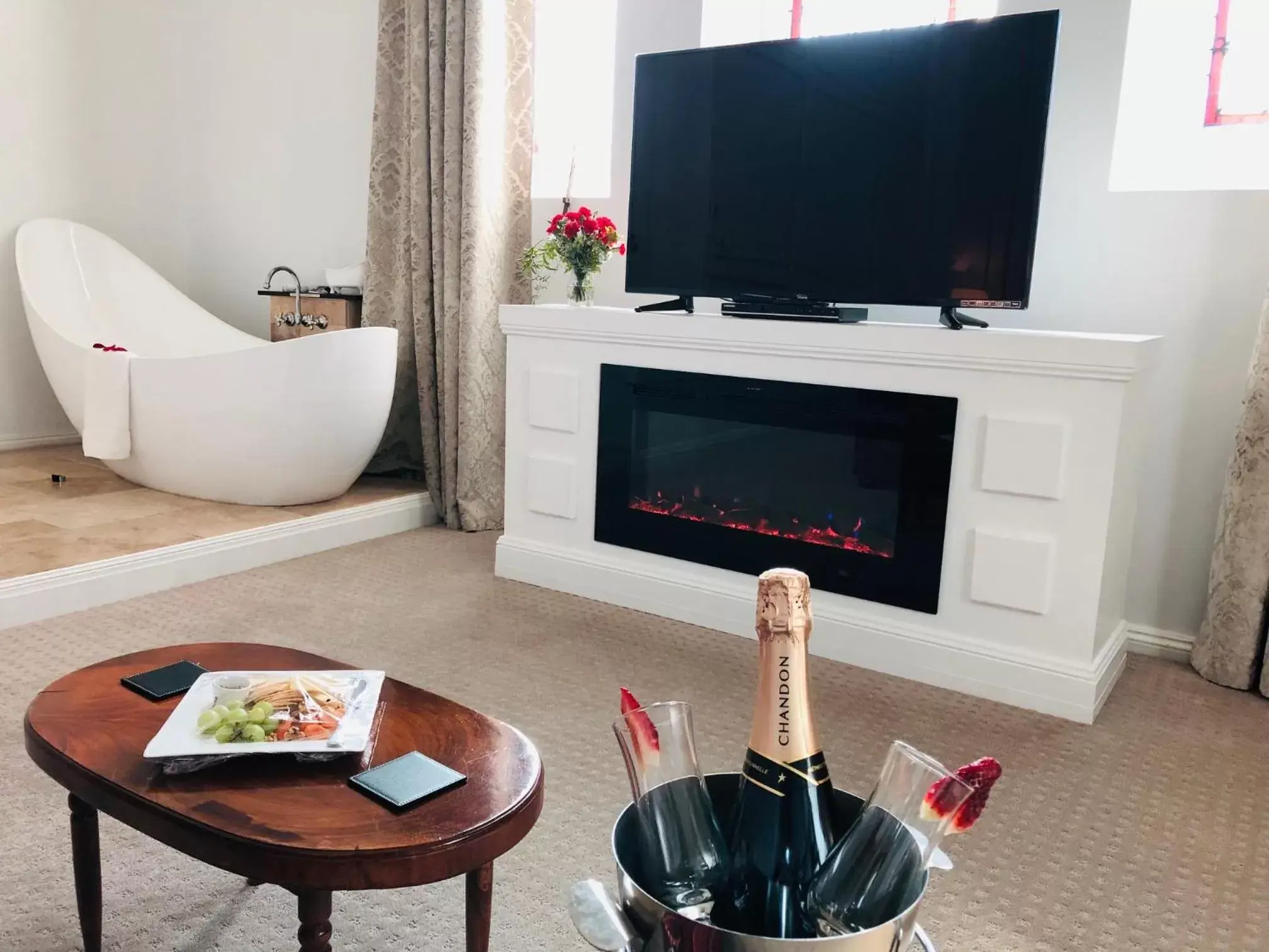 Bath, TV/Entertainment Center in Abbey Boutique Hotel Adults only