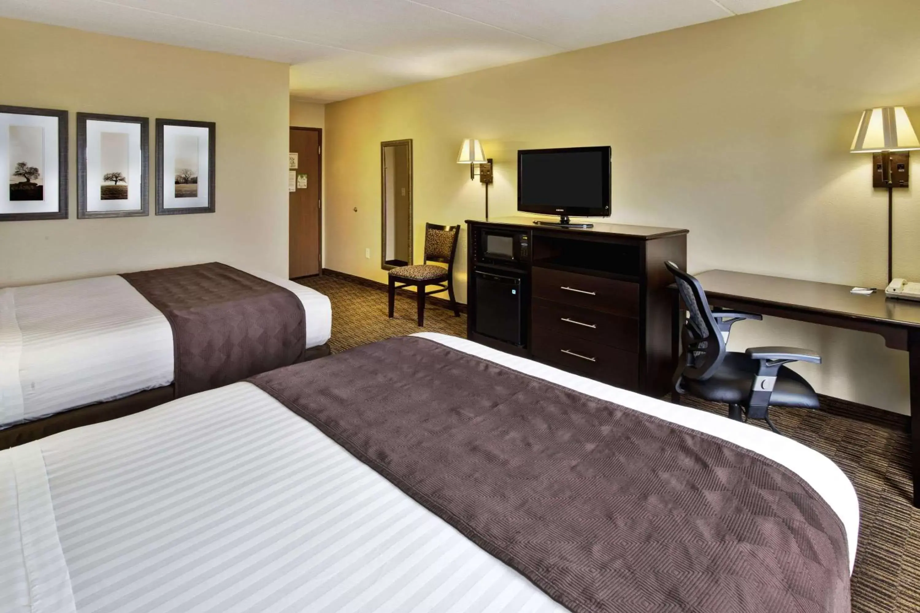 Photo of the whole room, Bed in AmericInn by Wyndham Beaver Dam