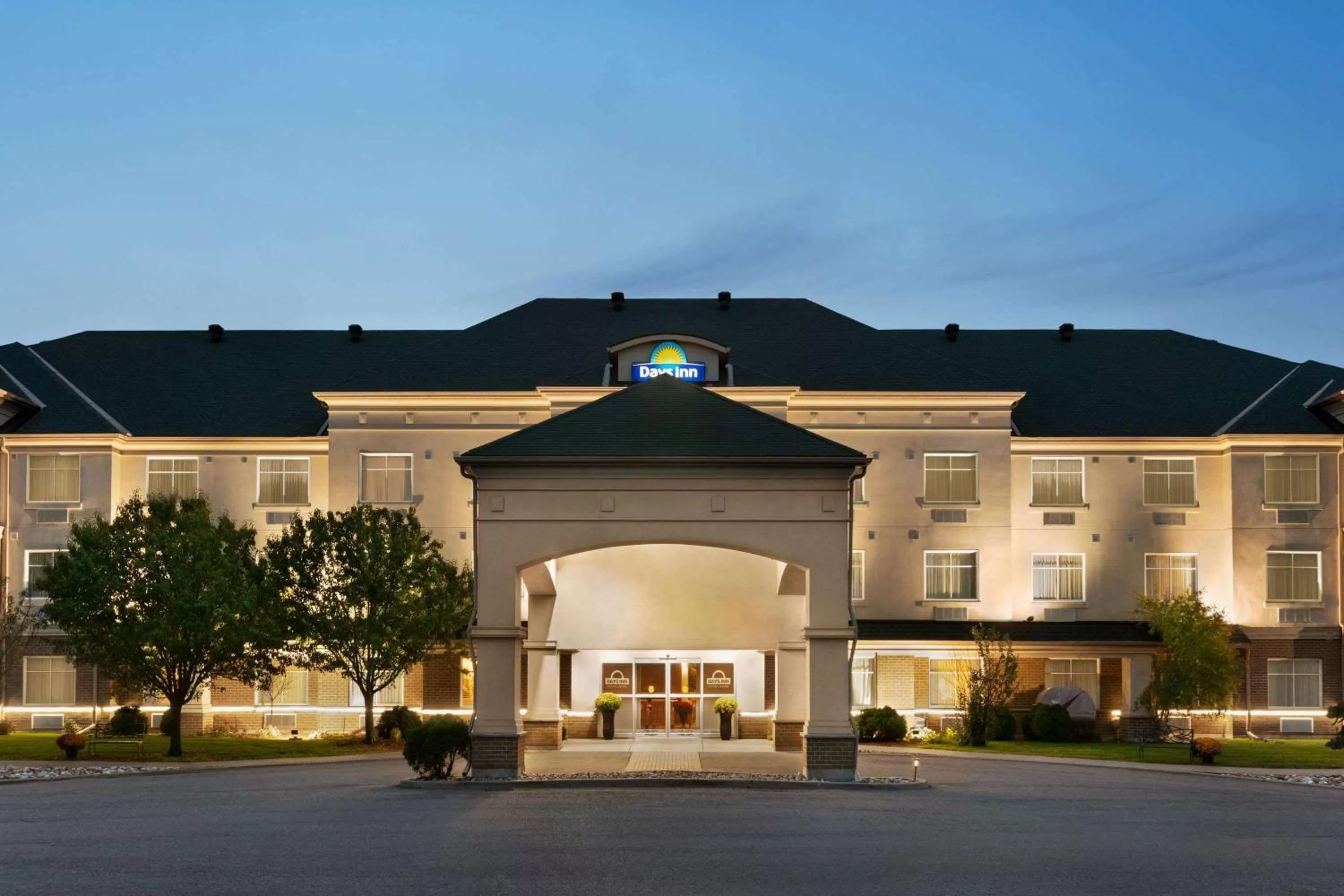Property building in Days Inn by Wyndham Ottawa Airport