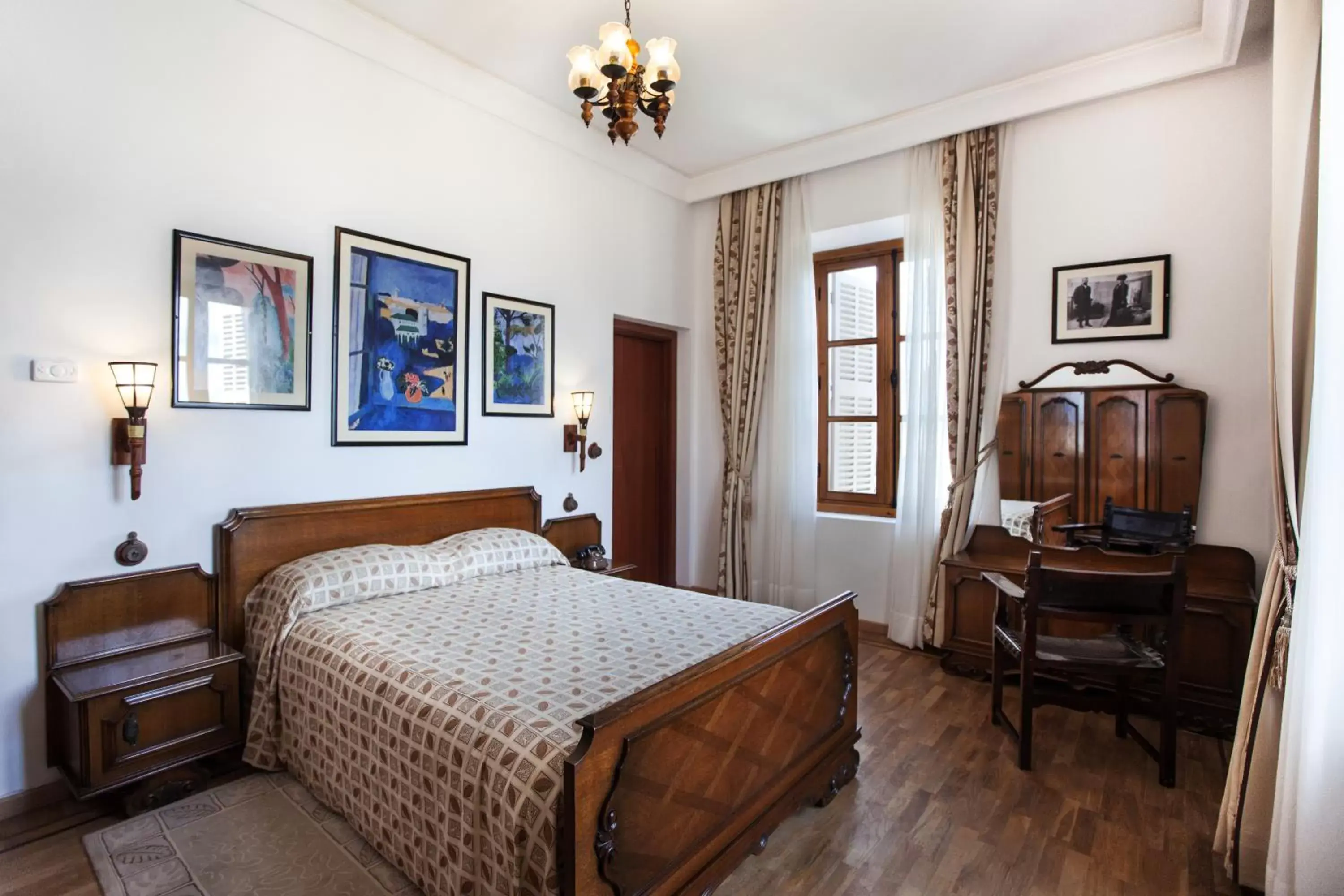 Bedroom in Grand Hotel Villa de France