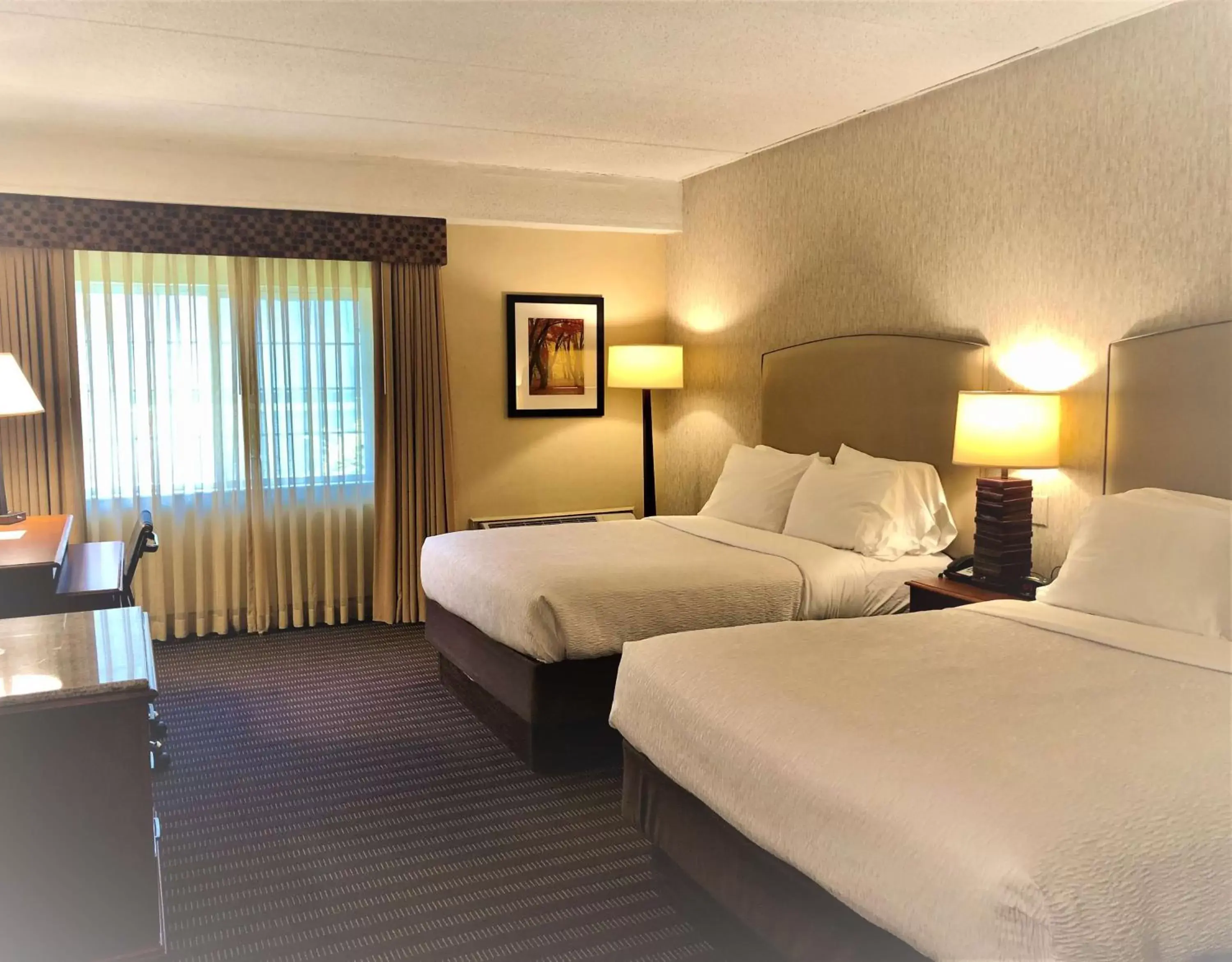 Photo of the whole room, Bed in Best Western Springfield Hotel