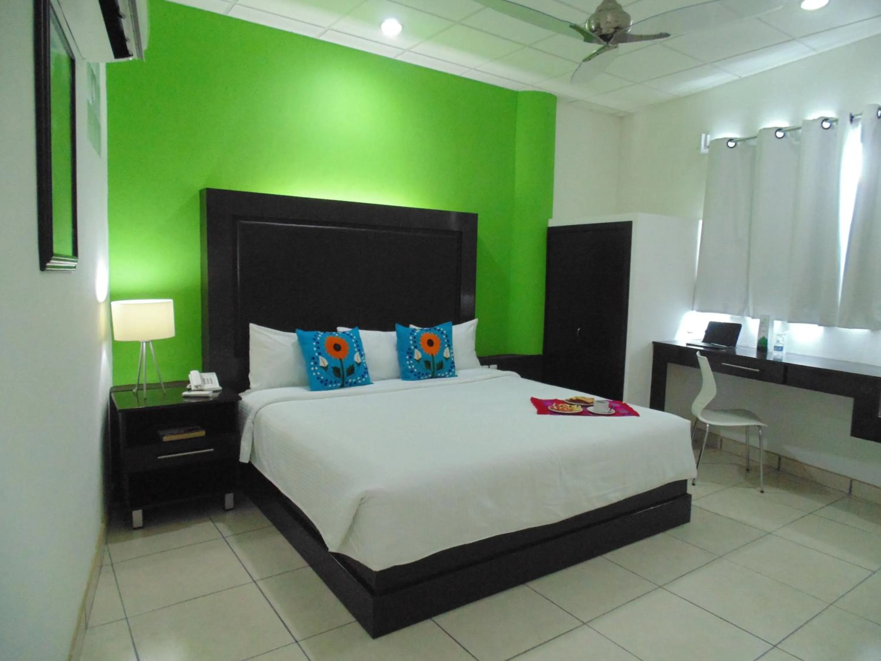Photo of the whole room, Bed in Chiapas Hotel Express, Tuxtla Gutierrez