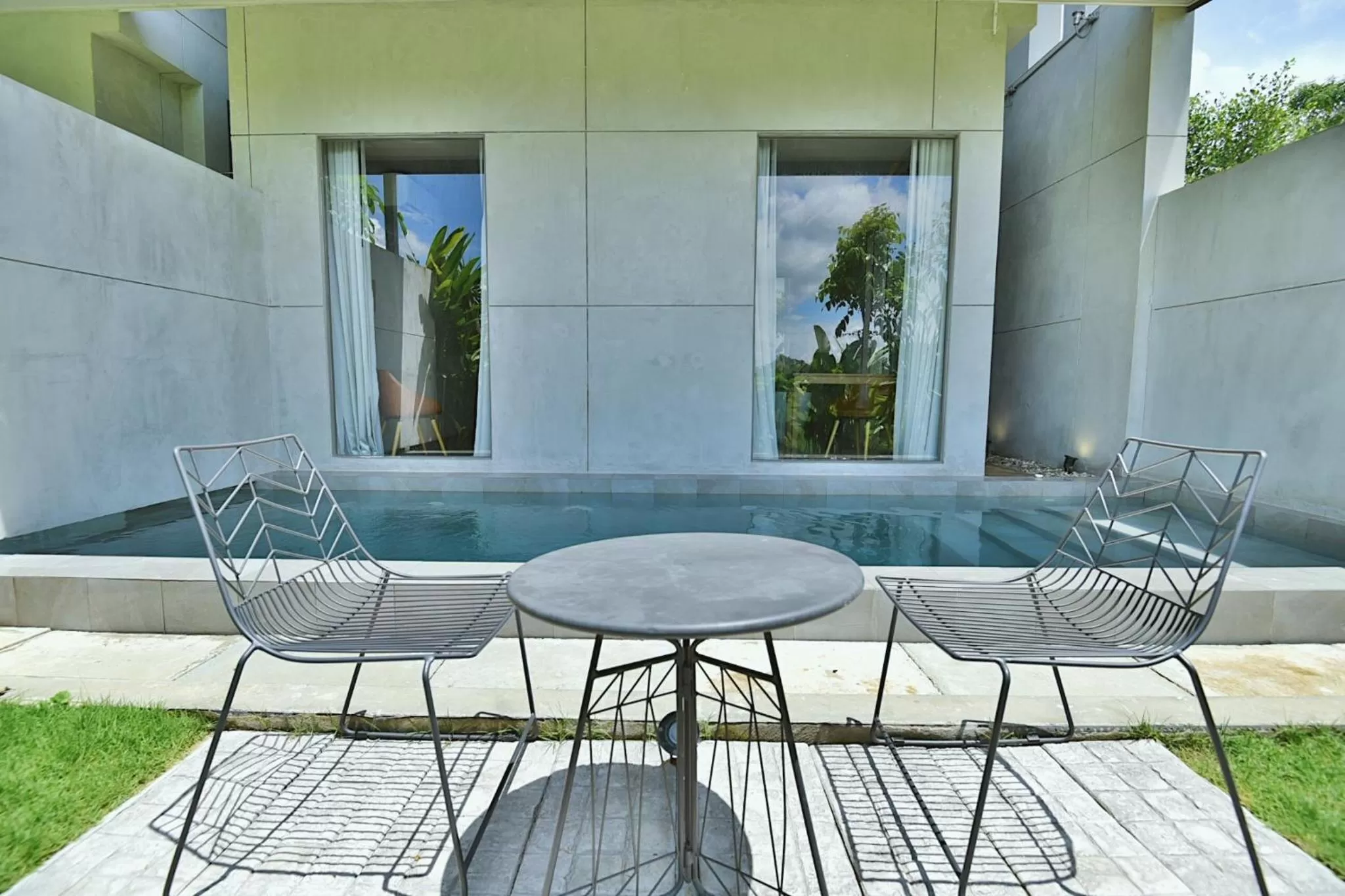 Swimming pool in Doowall Hotel