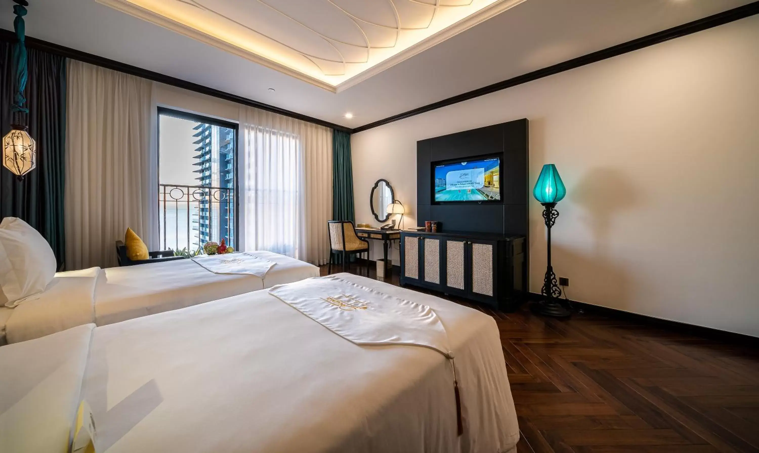 Bed, TV/Entertainment Center in Potique Hotel