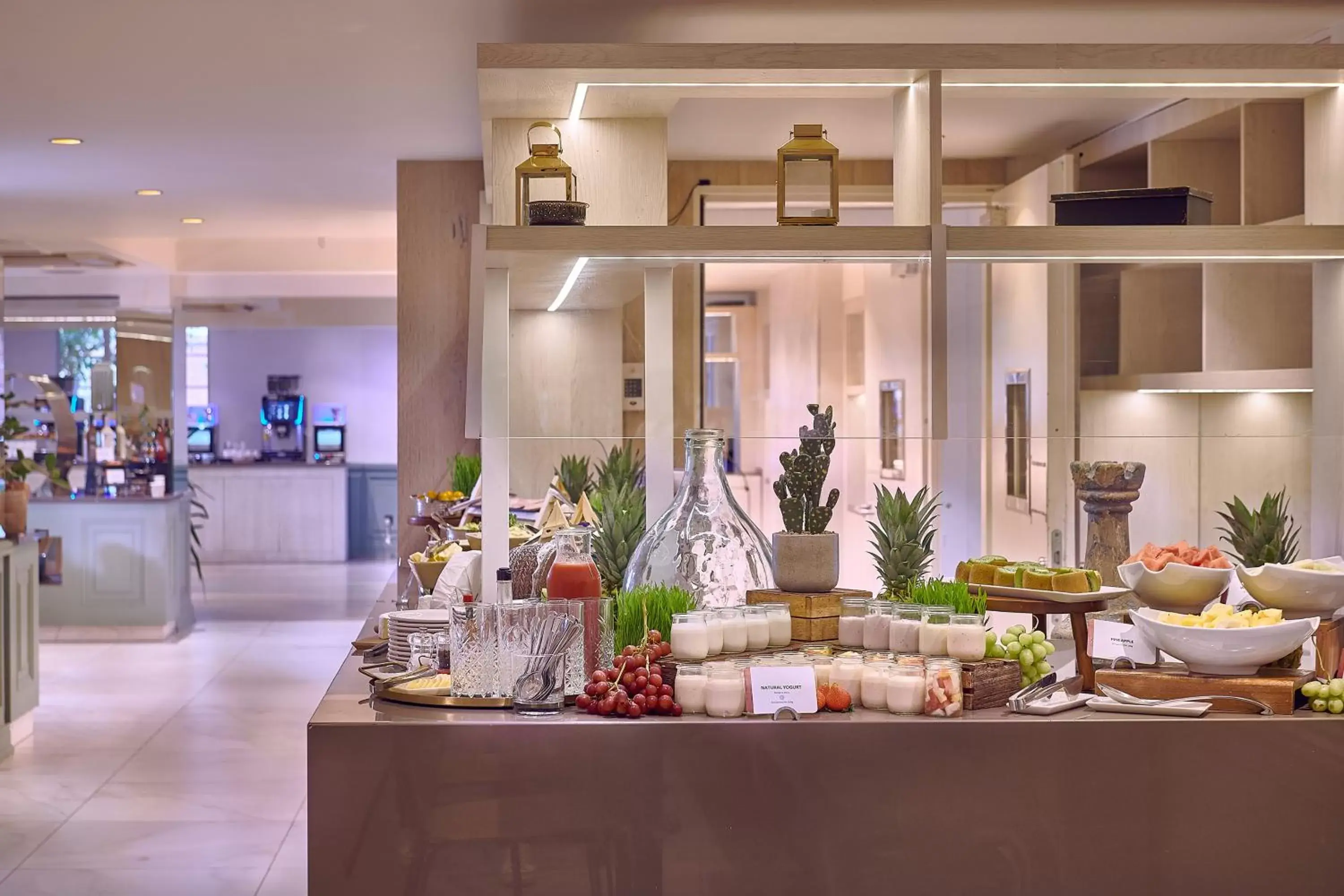 Restaurant/places to eat in Melia White House Hotel