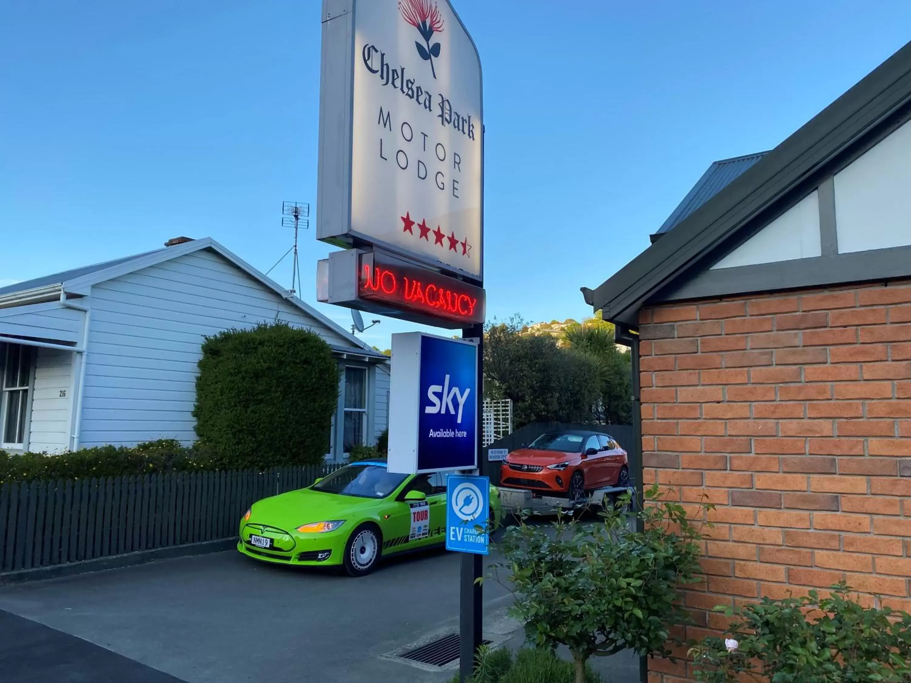 Parking, Property Building in Chelsea Park Motor Lodge