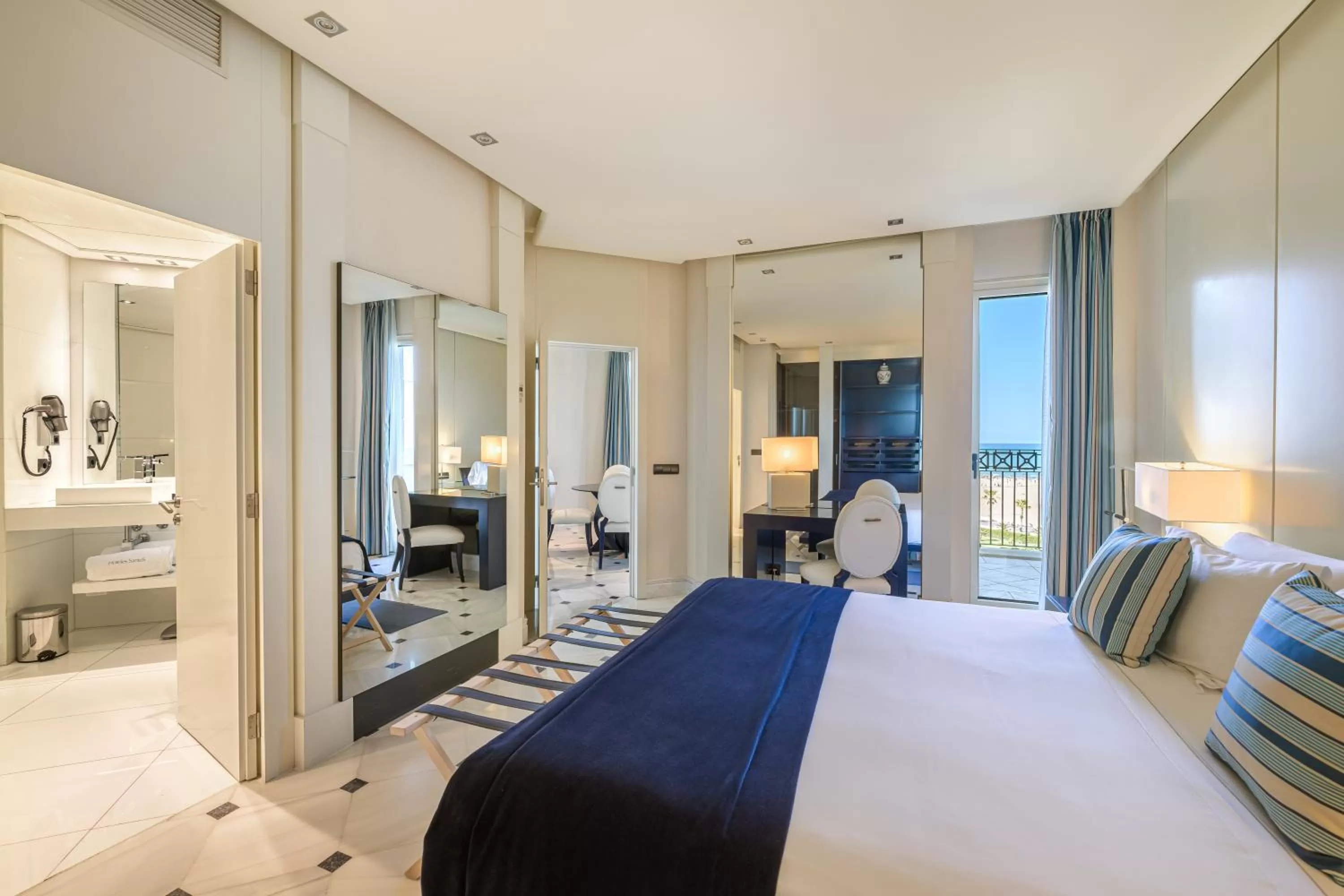 Photo of the whole room, Bed in Las Arenas Balneario Resort