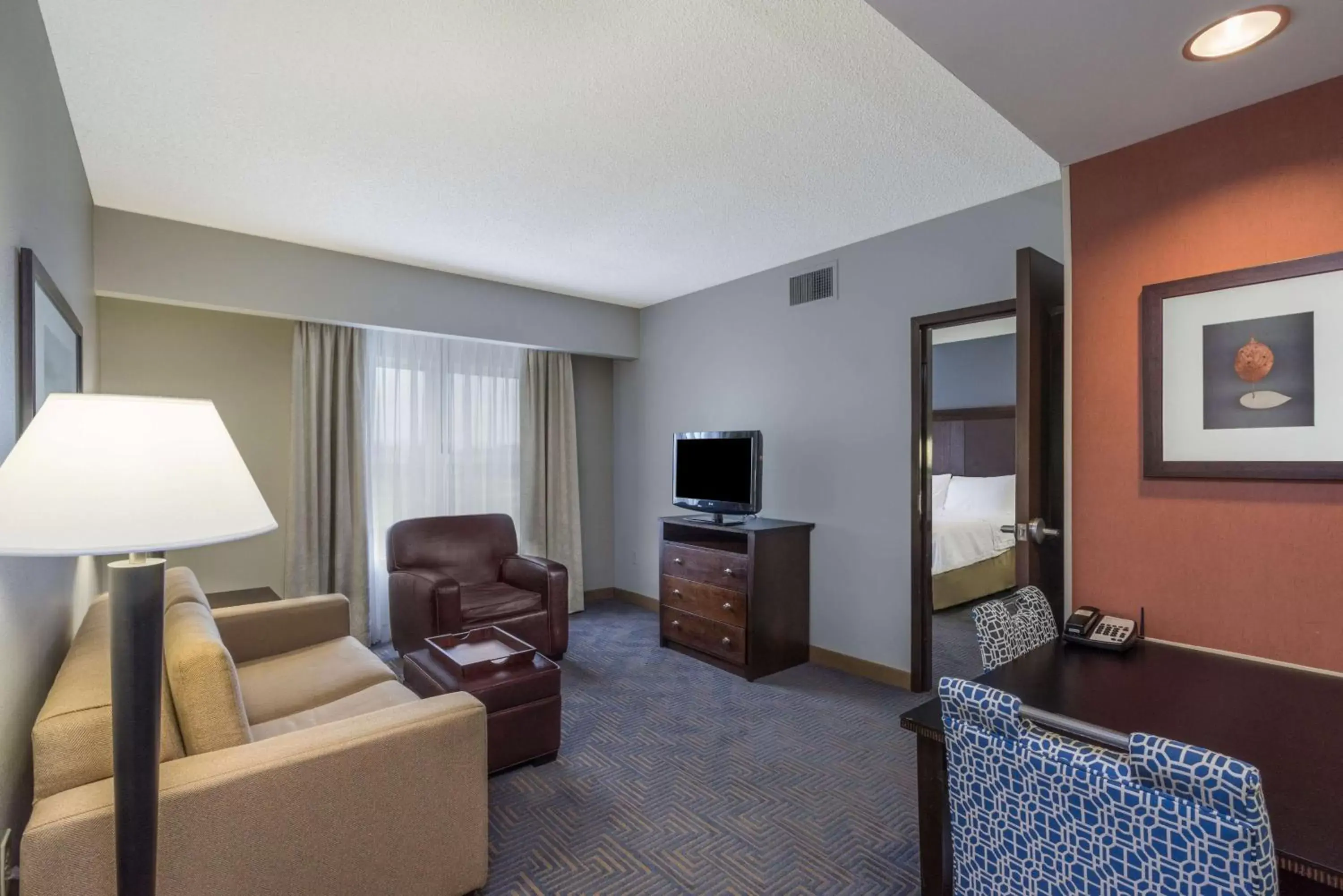 Bed, Seating Area in Homewood Suites by Hilton Louisville-East