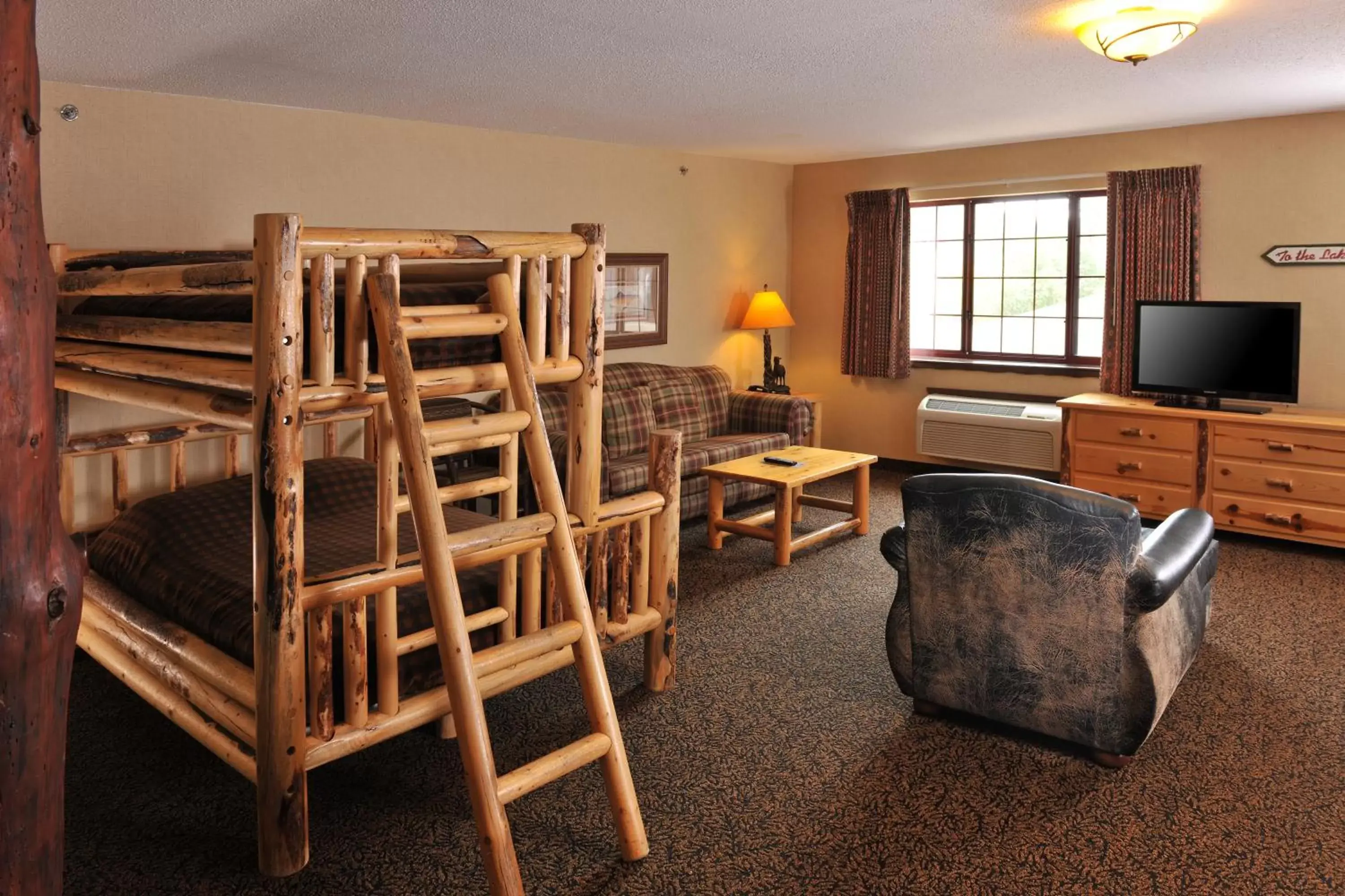 bunk bed in Stoney Creek Hotel Moline