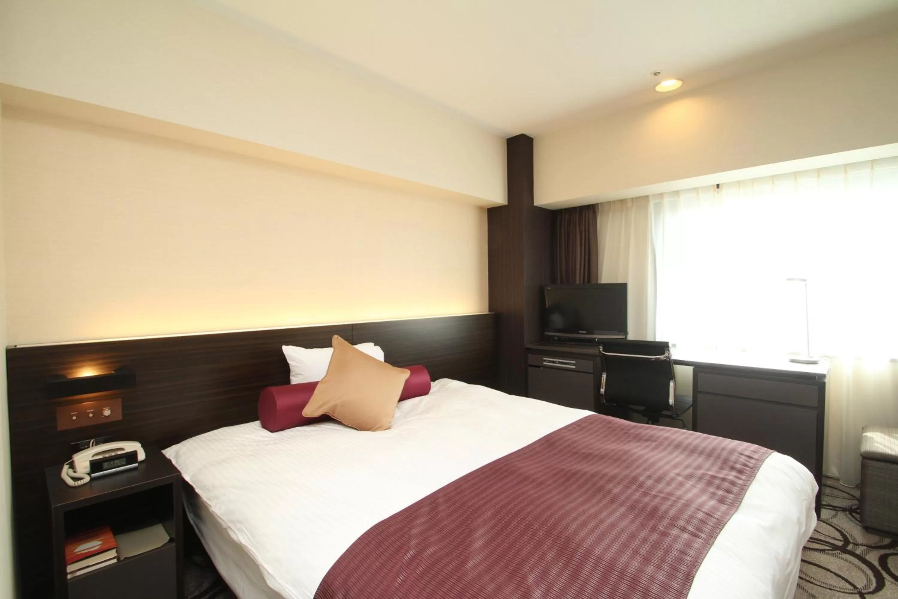 Photo of the whole room, Bed in ANA Crowne Plaza Hotel Kushiro, an IHG Hotel