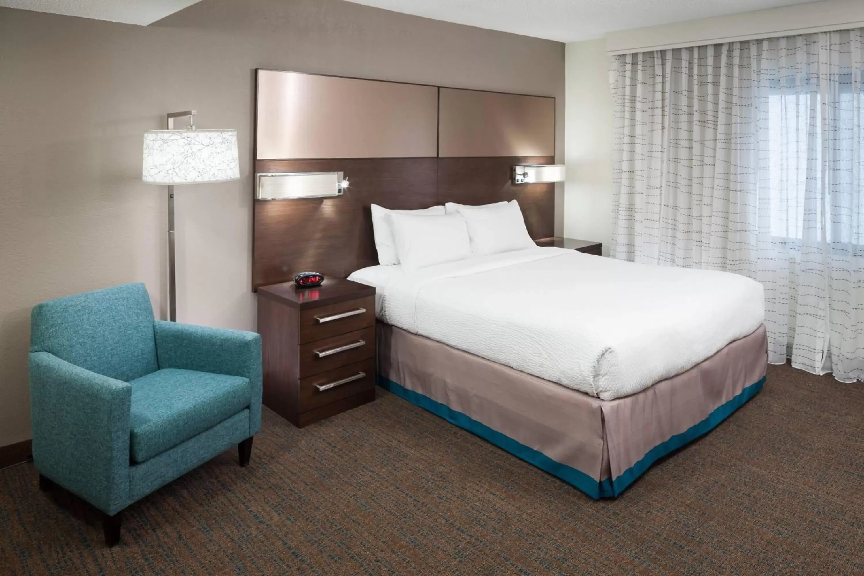 Bedroom, Bed in Residence Inn Kansas City Country Club Plaza