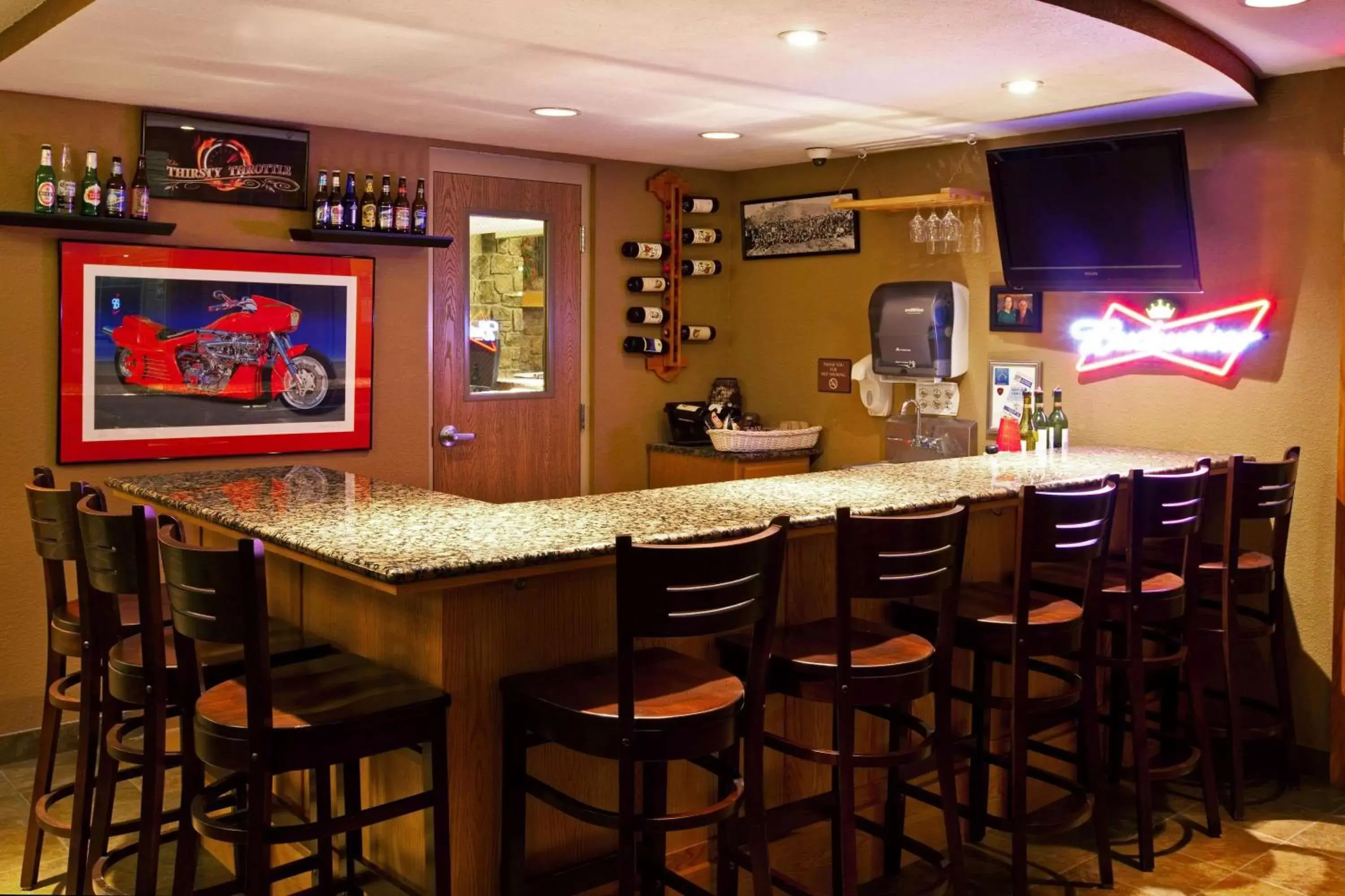 Lounge or bar, Lounge/Bar in AmericInn by Wyndham Anamosa