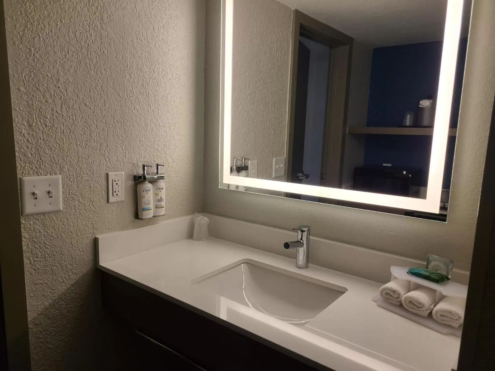 Photo of the whole room, Bathroom in Holiday Inn Express Fort Lauderdale North - Executive Airport, an IHG Hotel