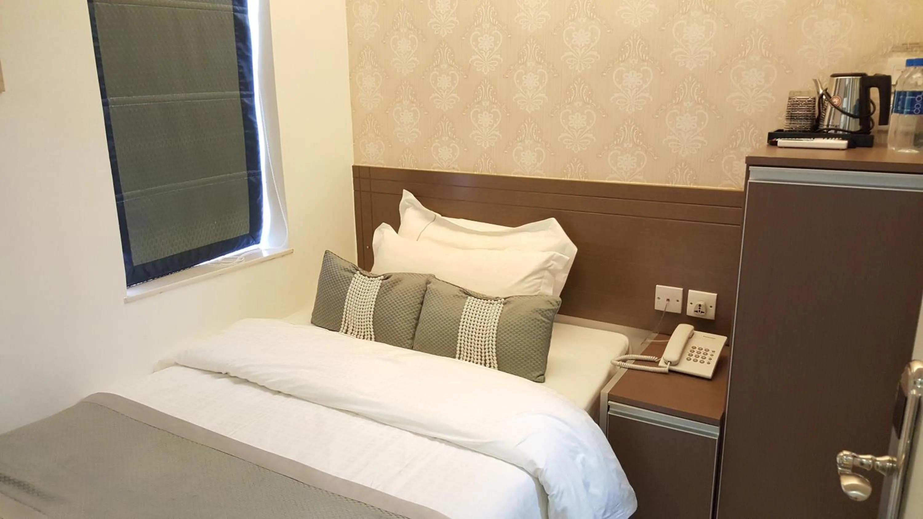 Bed in Seasons Hotel - Causeway Bay